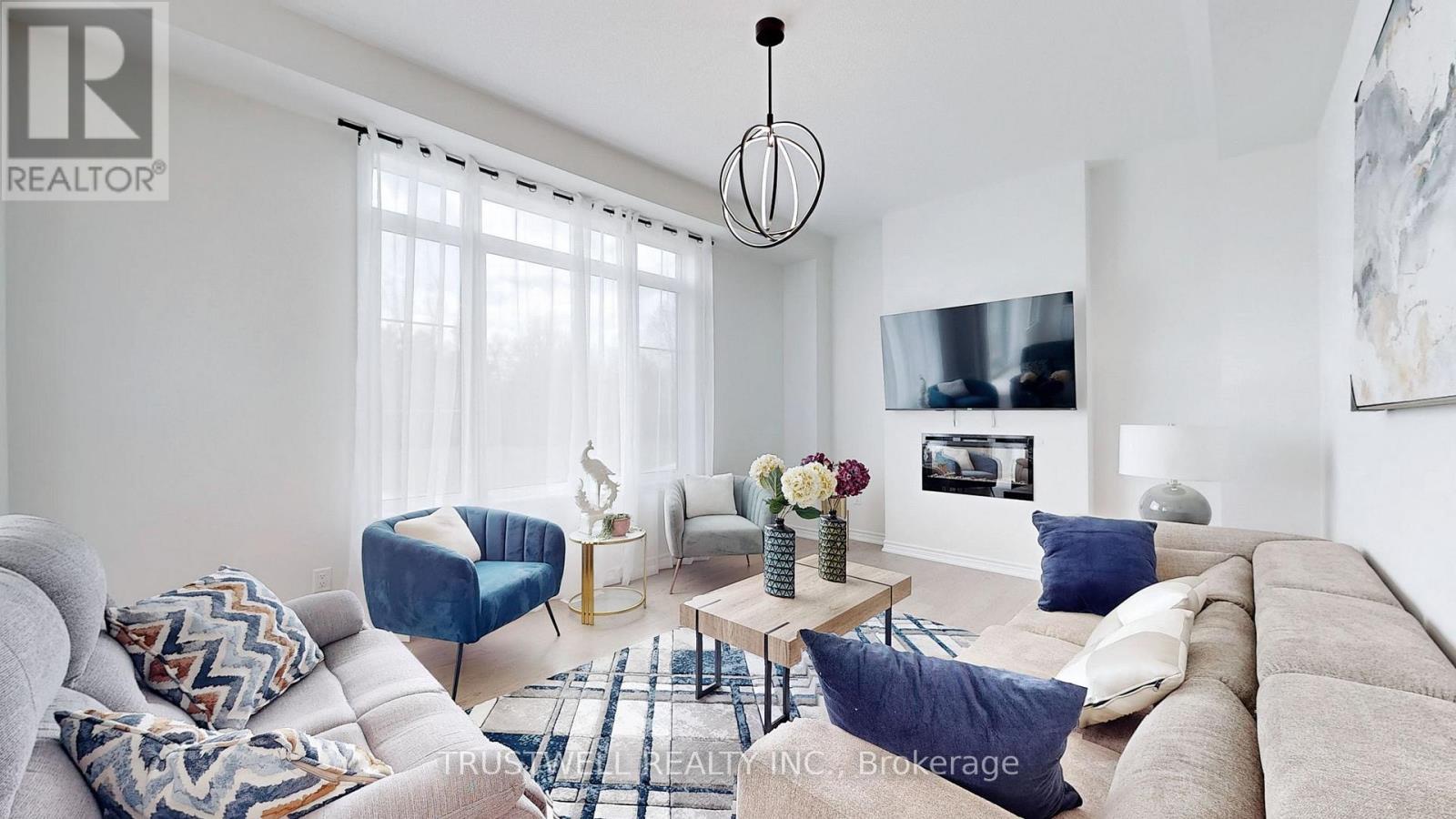 Property at 178 ROSANNE CIRCLE image 3