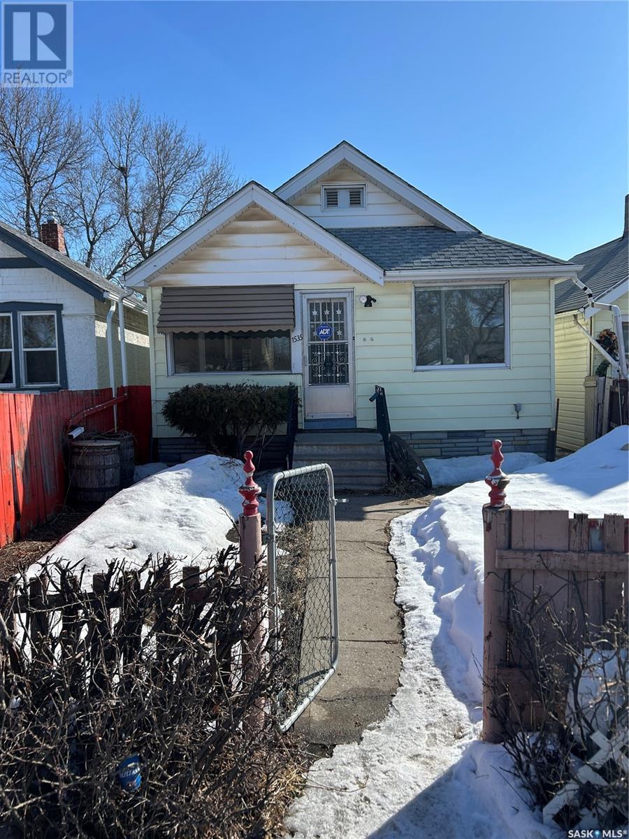 Property at 1535 Elphinstone STREET image 2