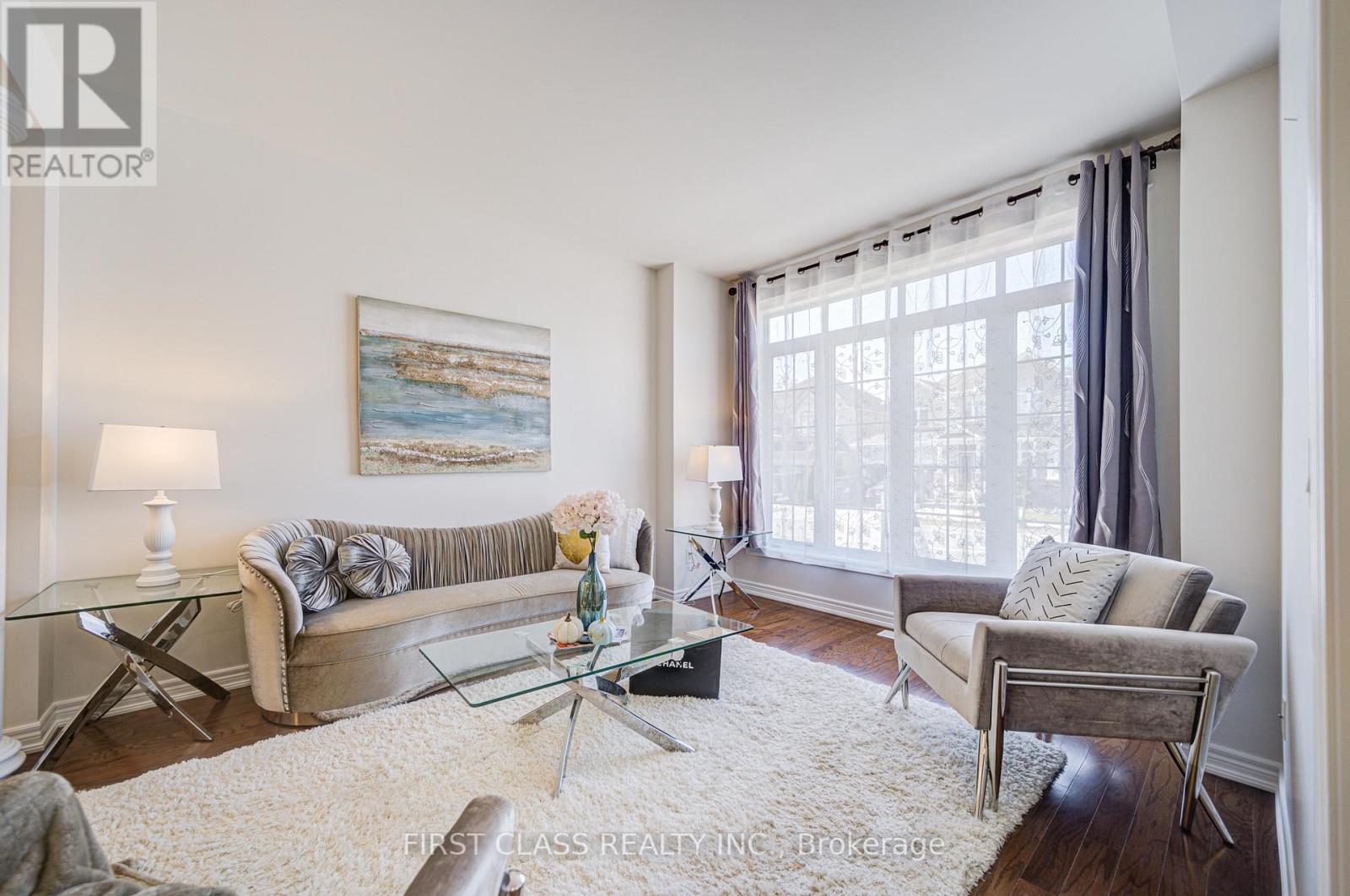 Property at 566 NORTH PARK BOULEVARD image 3