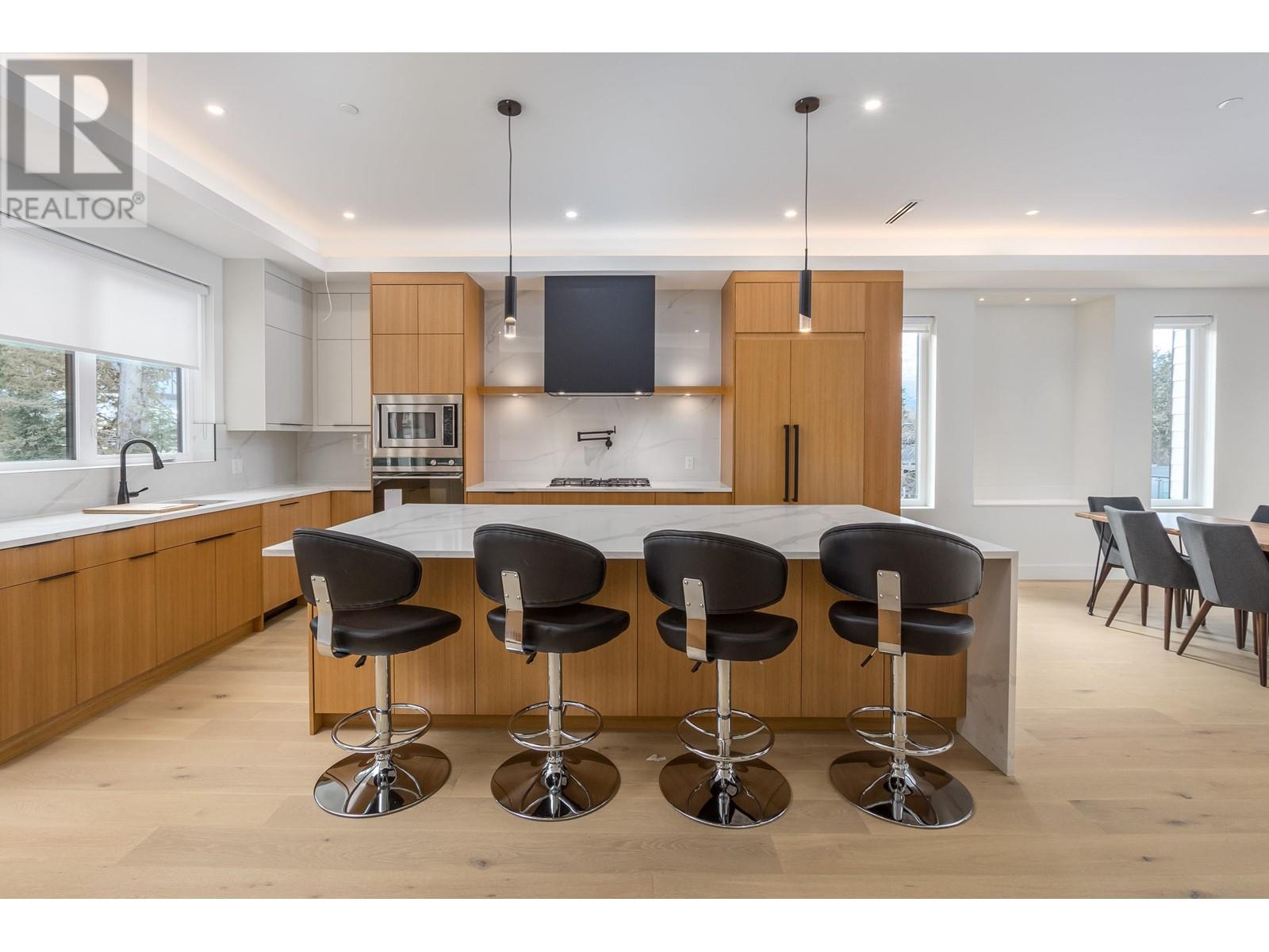 Property at 4 3385 MAMQUAM ROAD image 3