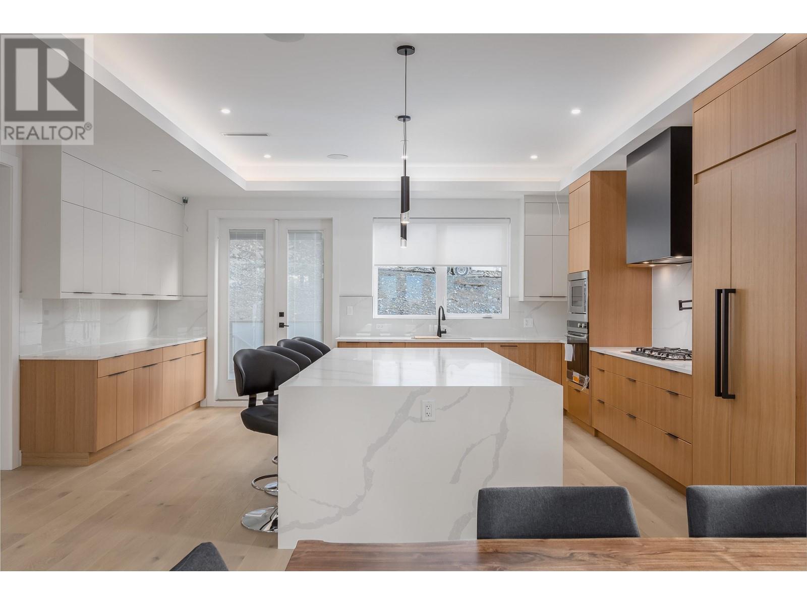 Property at 4 3385 MAMQUAM ROAD image 4