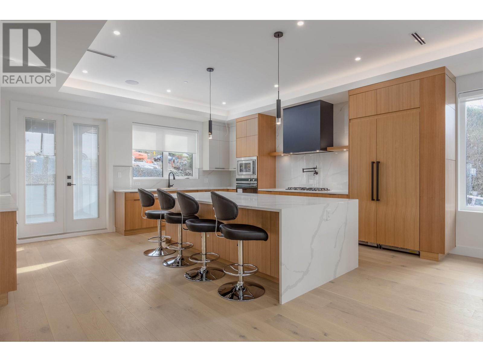 Property at 4 3385 MAMQUAM ROAD image 2