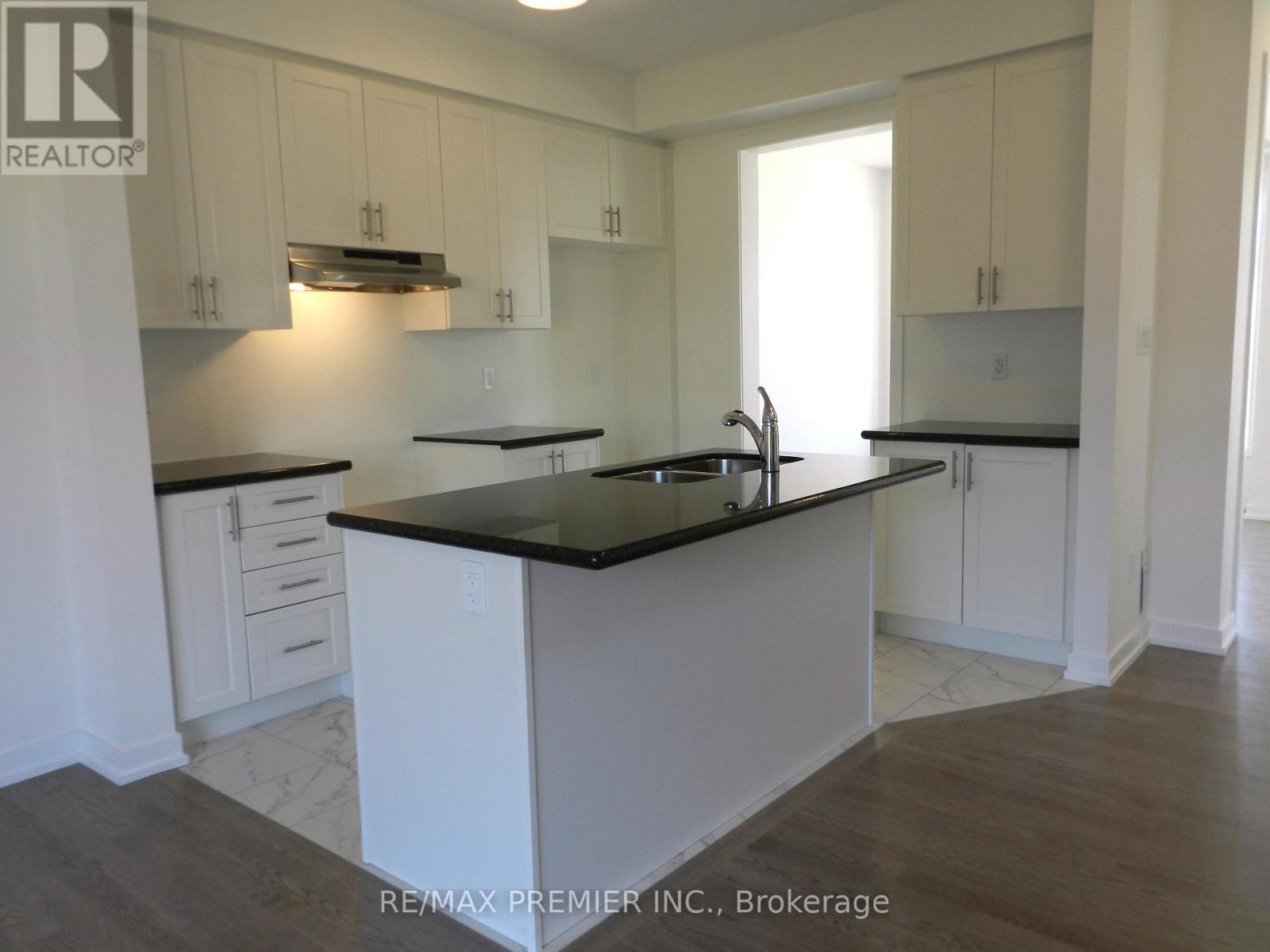 Property at 10221 HUNTINGTON ROAD W image 4