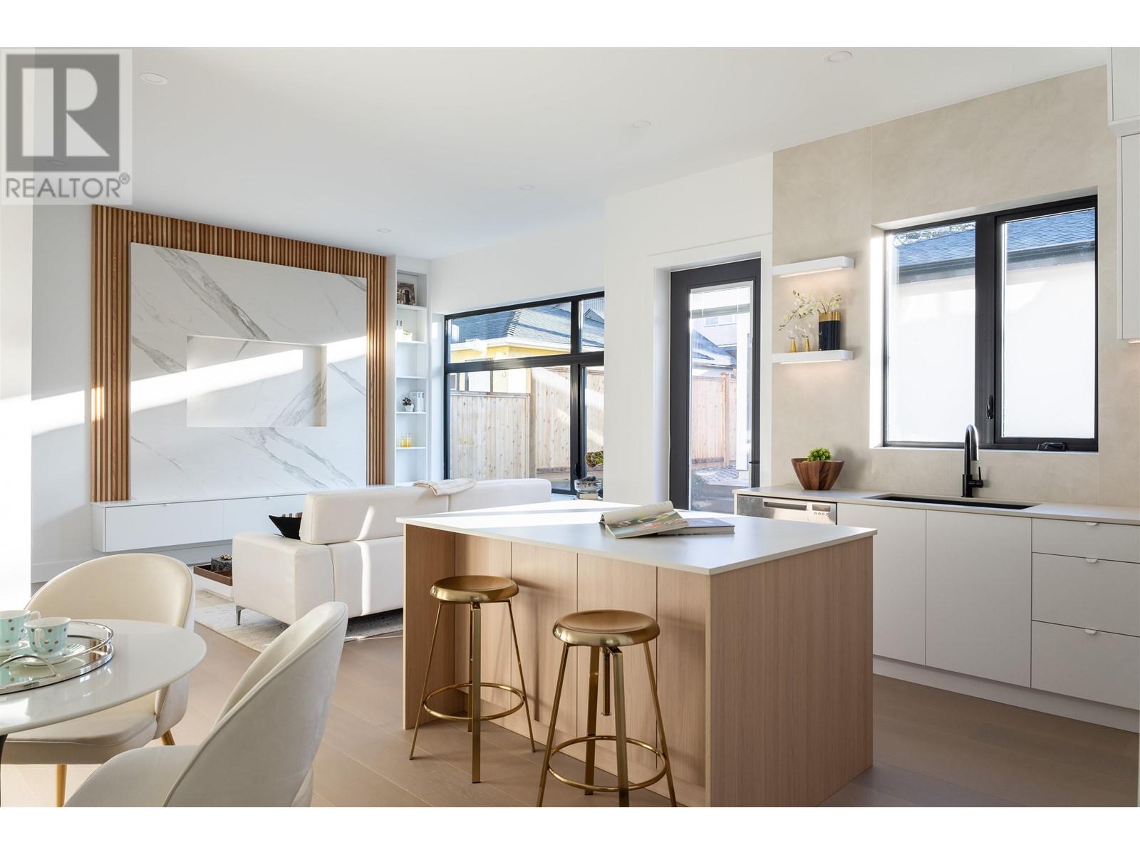 2 2474 E 21st Avenue, Vancouver, British Columbia  V5M 2V8 - Photo 3 - R2980895