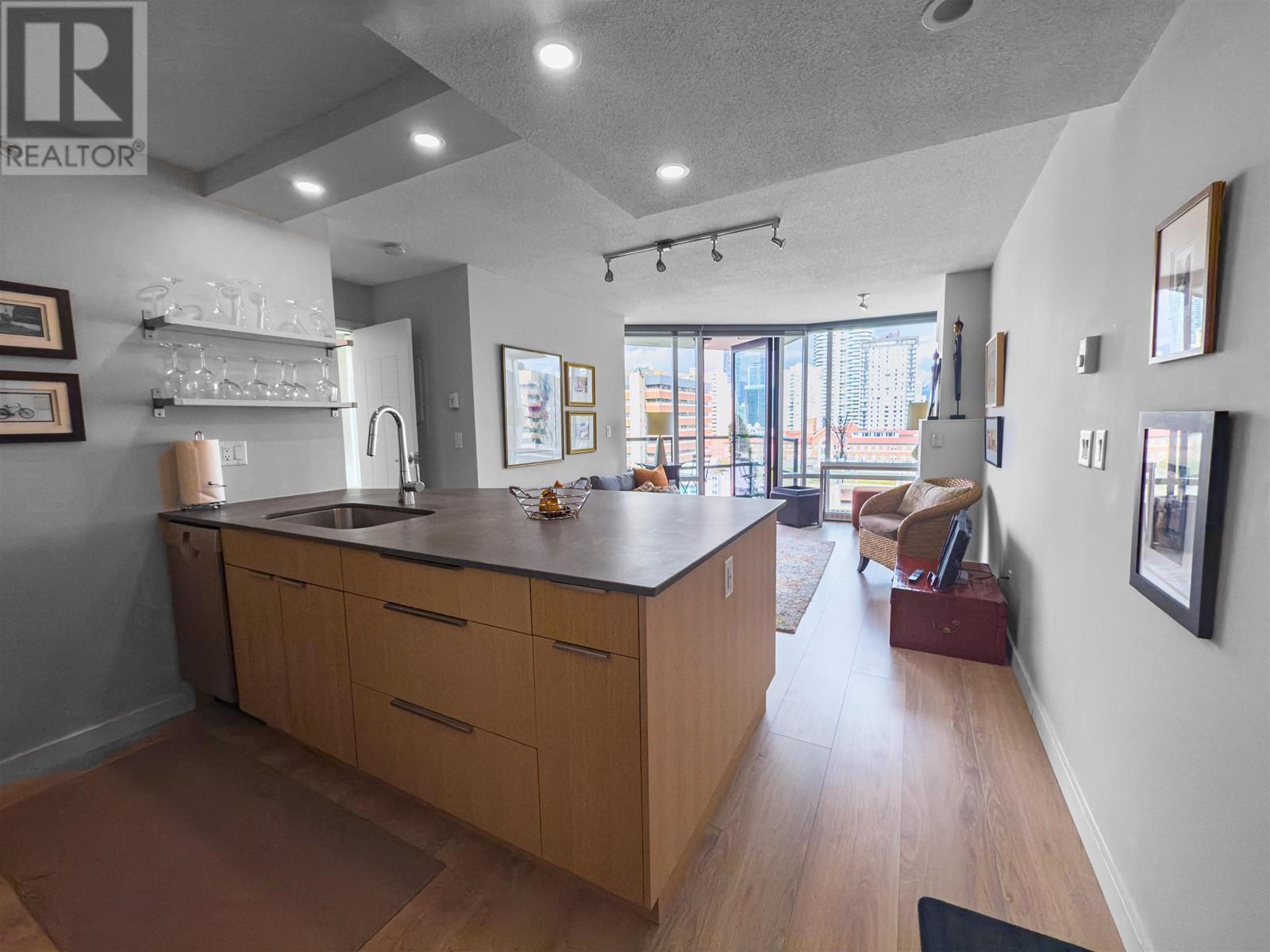 1301 1003 Burnaby Street, Vancouver, British Columbia  V6E 4R7 - Photo 2 - R2980897