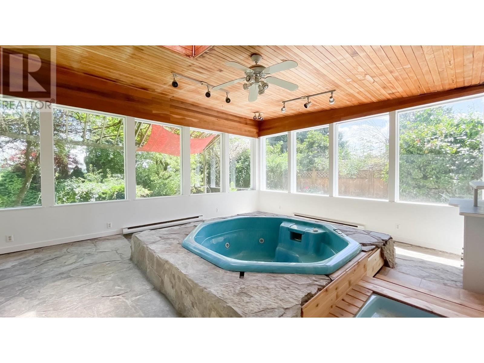 405 Dartmoor Drive, Coquitlam, British Columbia  V3K 5V3 - Photo 32 - R2980824