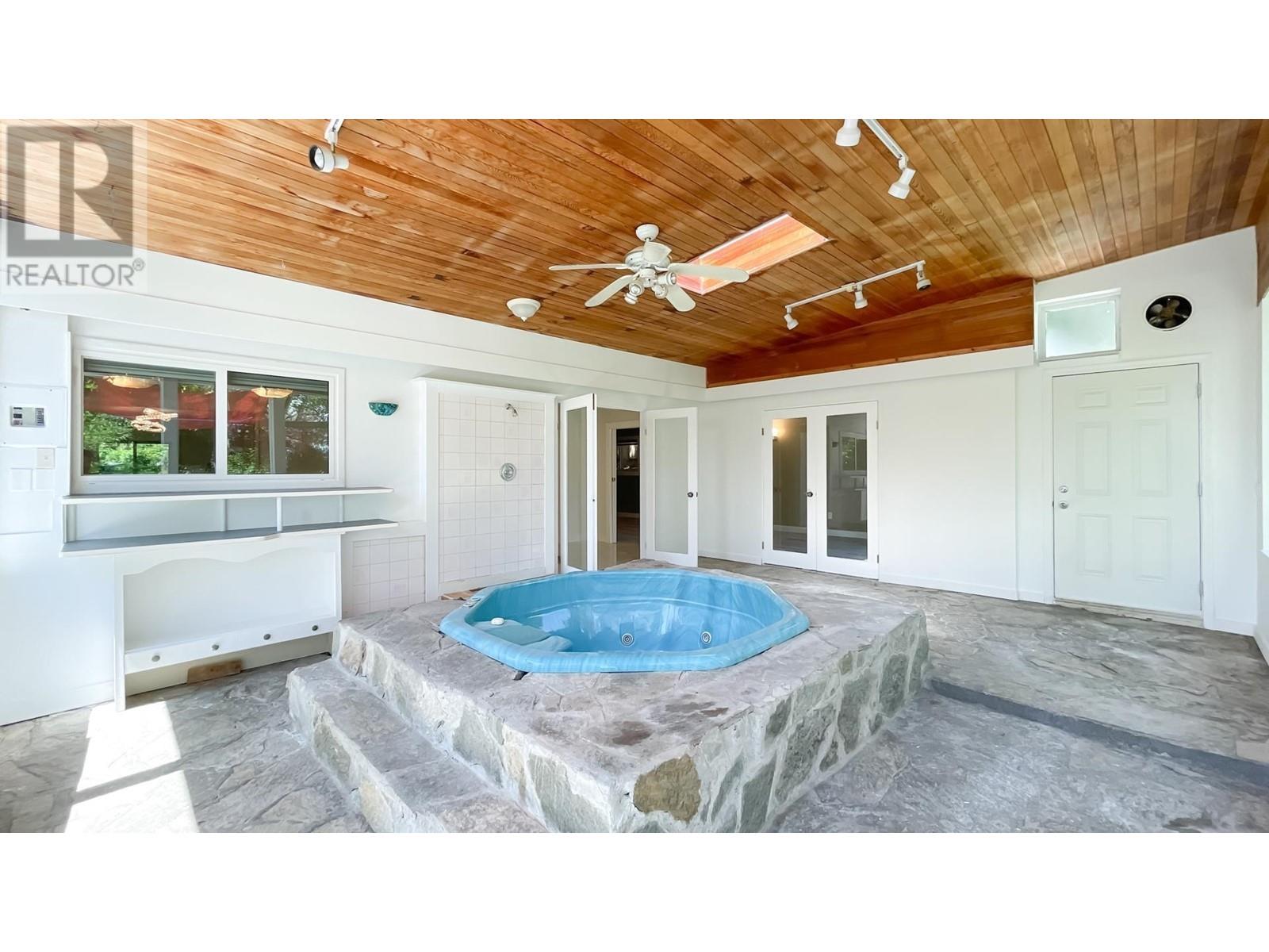 405 Dartmoor Drive, Coquitlam, British Columbia  V3K 5V3 - Photo 33 - R2980824