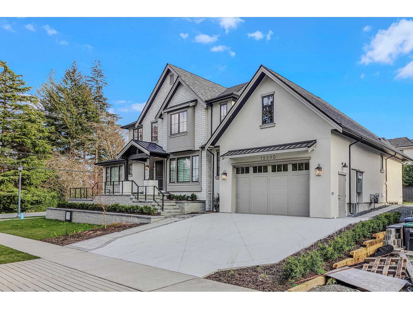 Property at 15590 38A AVENUE image 3
