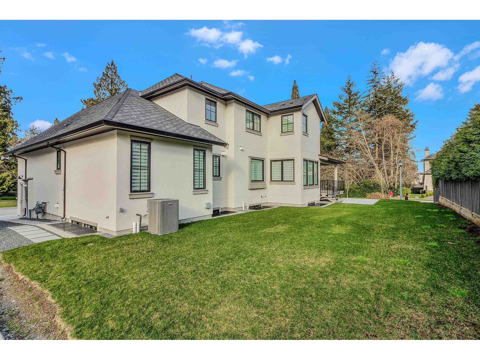 Property at 15590 38A AVENUE image 4