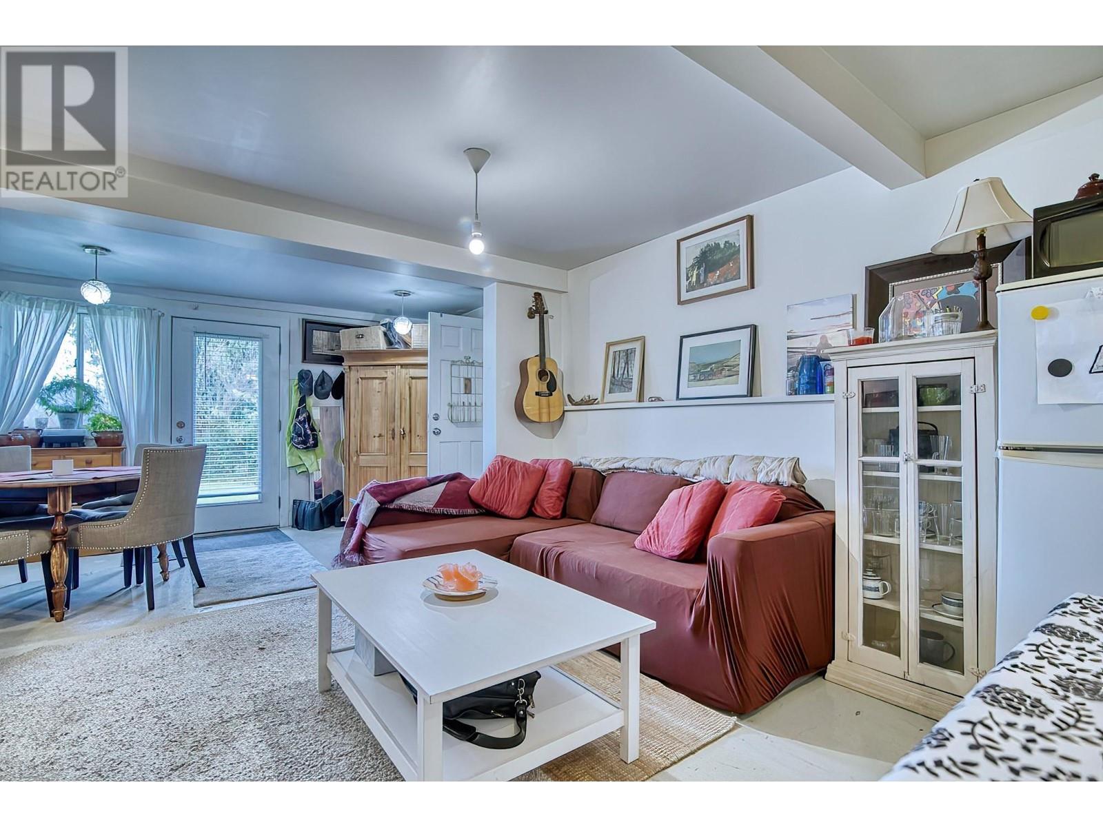 Property at 638/640 WYNGAERT ROAD image 3