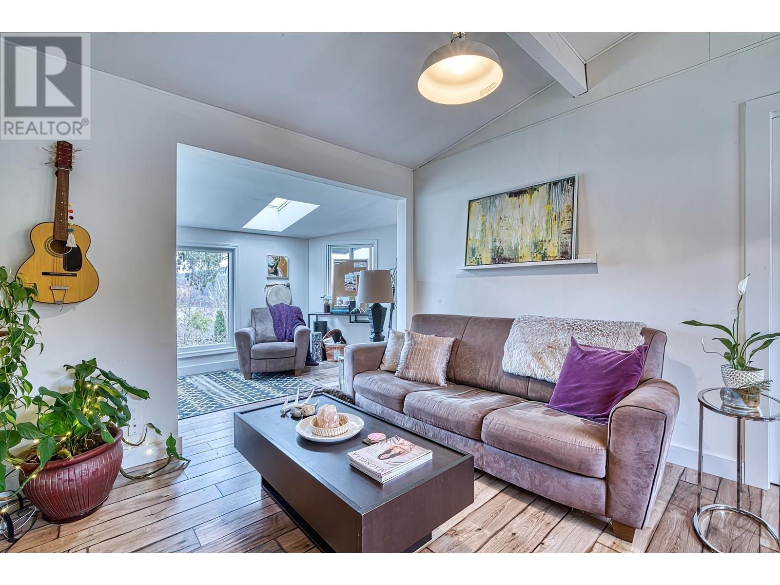 Property at 638/640 WYNGAERT ROAD image 4