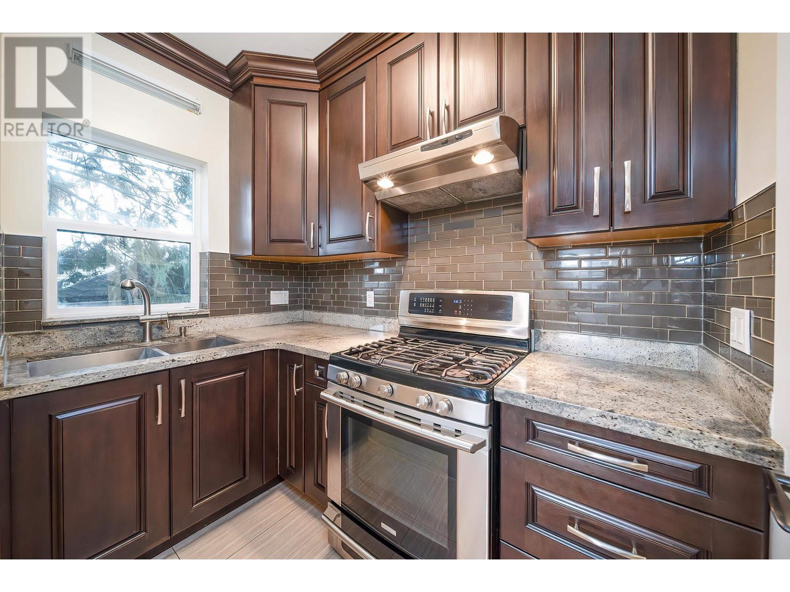 3832 Kincaid Street, Burnaby, British Columbia  V5G 1V7 - Photo 15 - R2980154