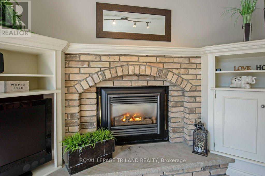 Photo 17 of 45 for 46 Camrose Court