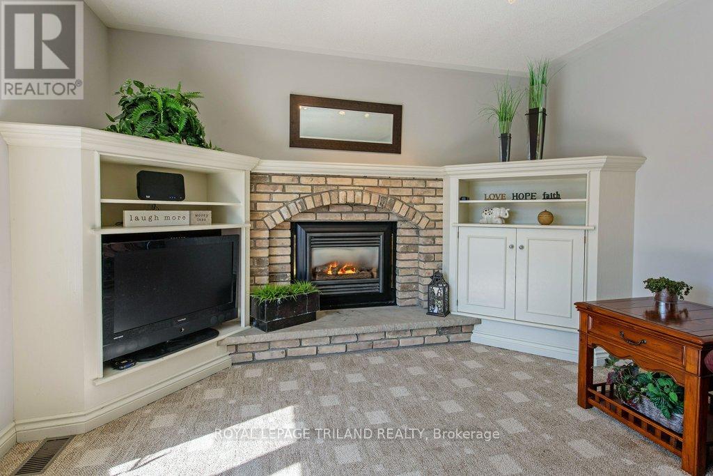 Photo 18 of 45 for 46 Camrose Court
