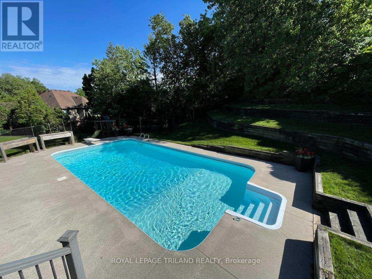 Photo 7 of 45 for 46 Camrose Court