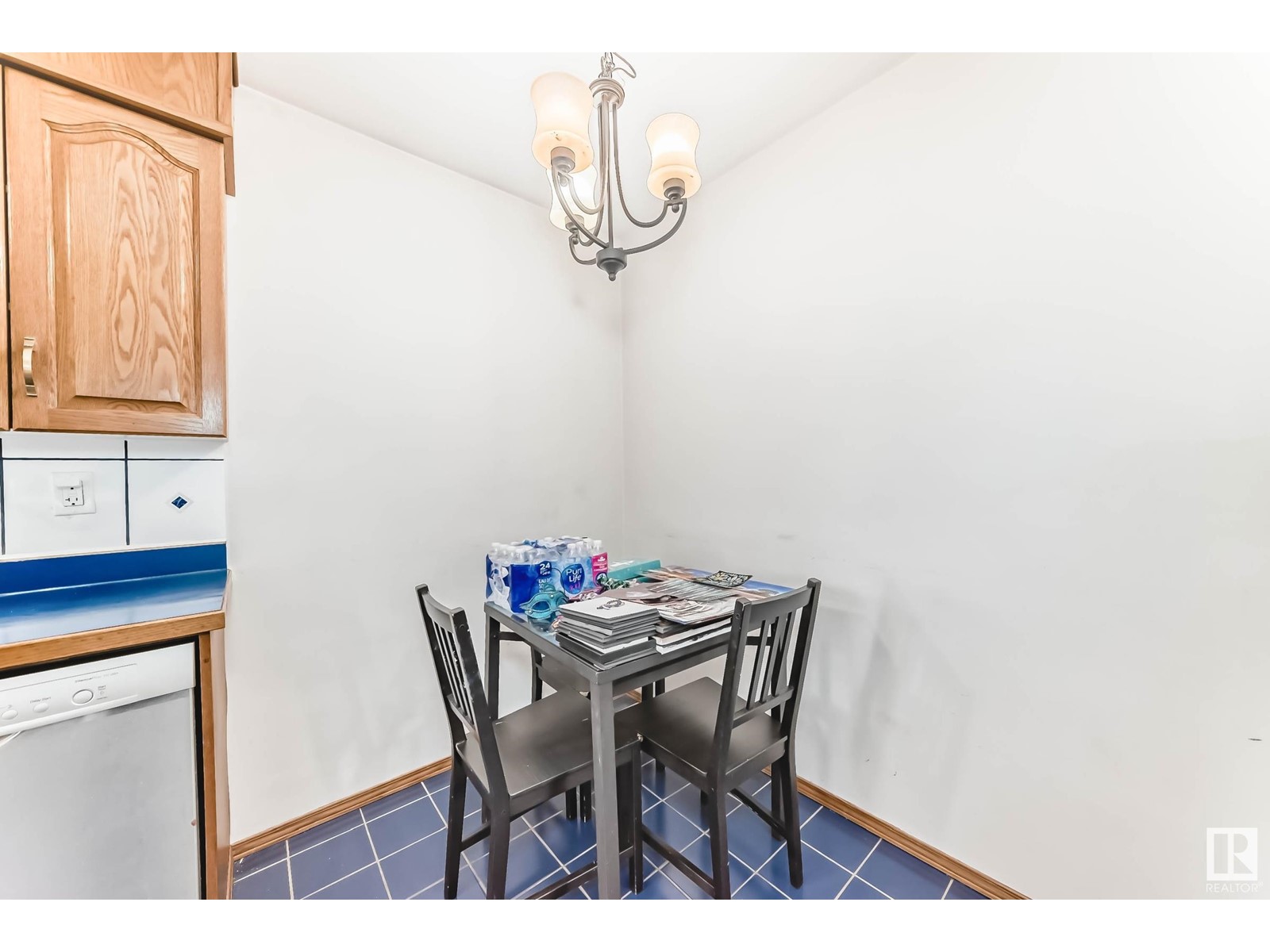 Property at 11914 37 ST NW image 4