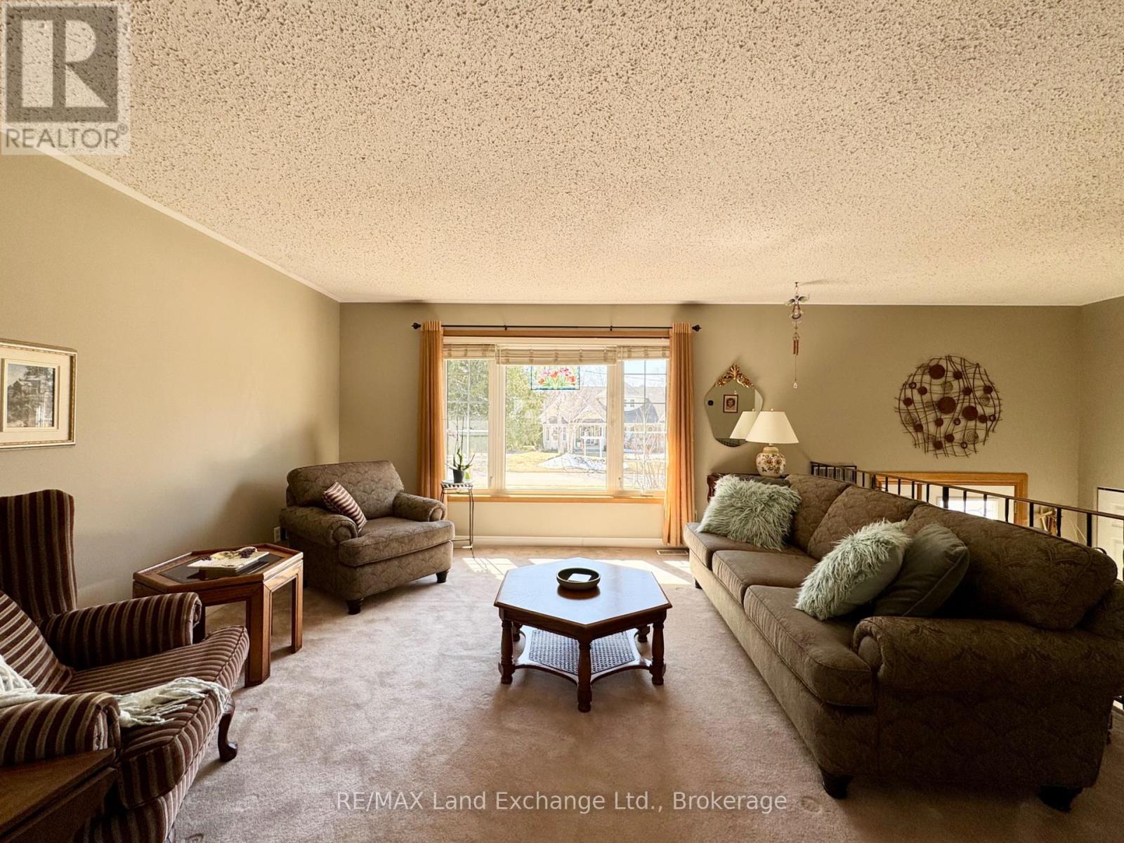 Property at 34 ARCHIBALD PLACE image 3