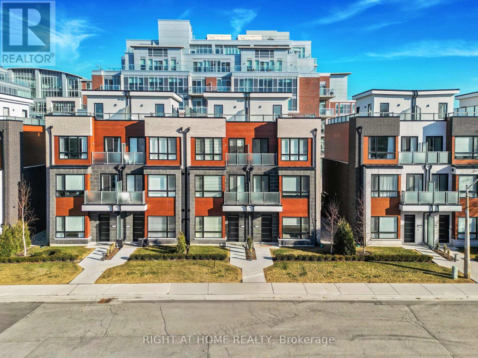 135 High Street W, Mississauga, Ontario  L5H 1K4 - Photo 1 - W12030244