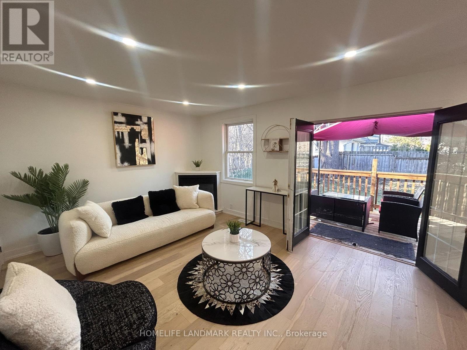 Photo 18 of 21 for 130 Langarth Street E