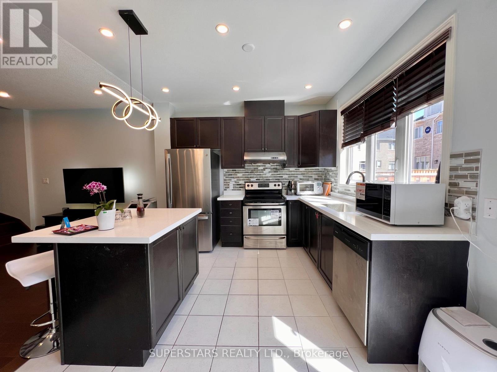 43 Radial Drive, Aurora, Ontario  L4G 0Z8 - Photo 4 - N12035766