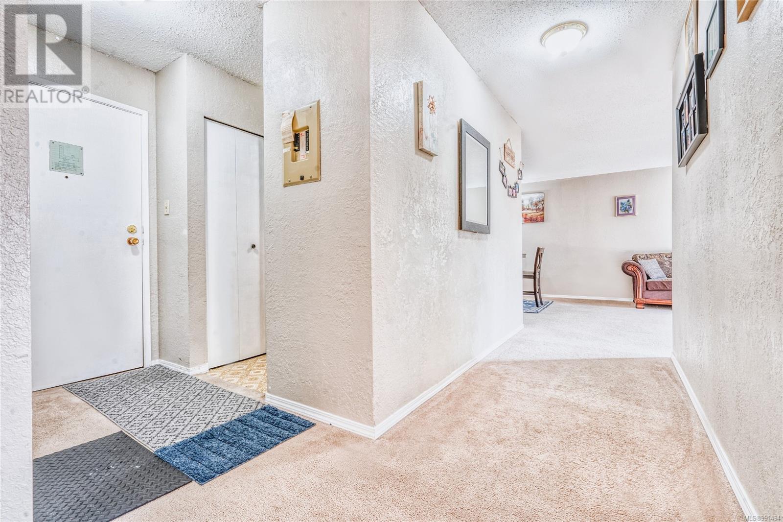 Property at 210 3235 Quadra St image 3