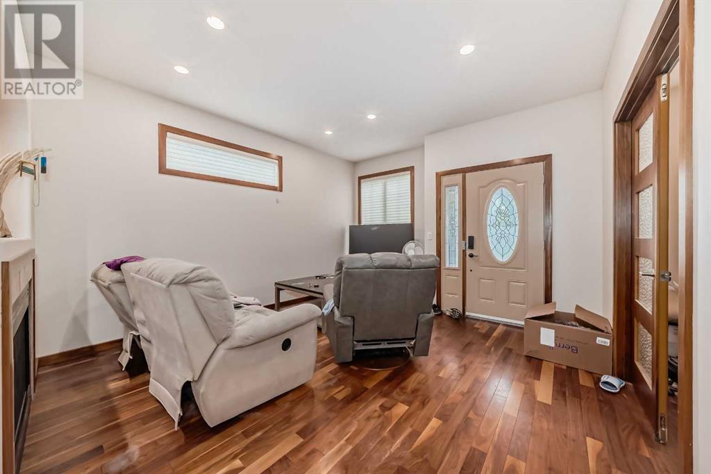 Property at 4347 2 Street NW image 3