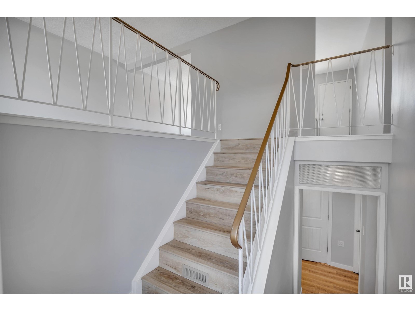 Property at 2103 45 ST NW NW image 5