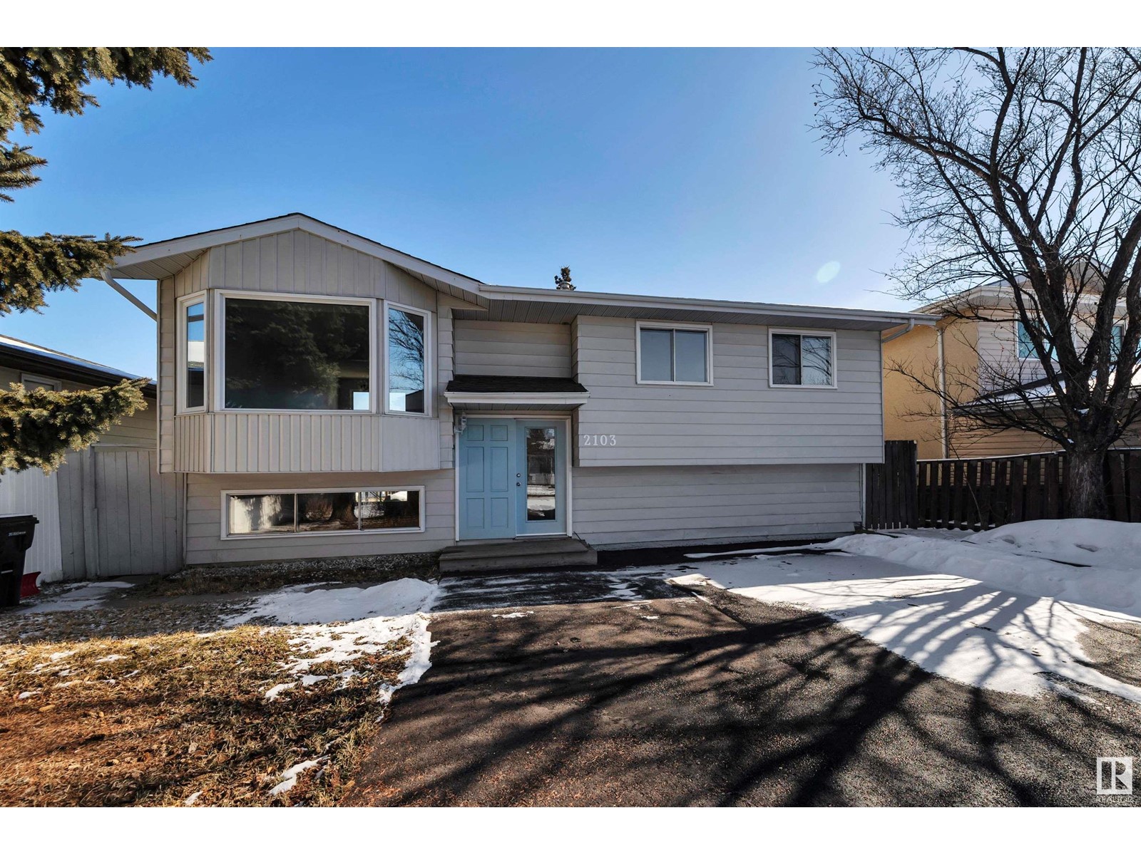 Property at 2103 45 ST NW NW image 2