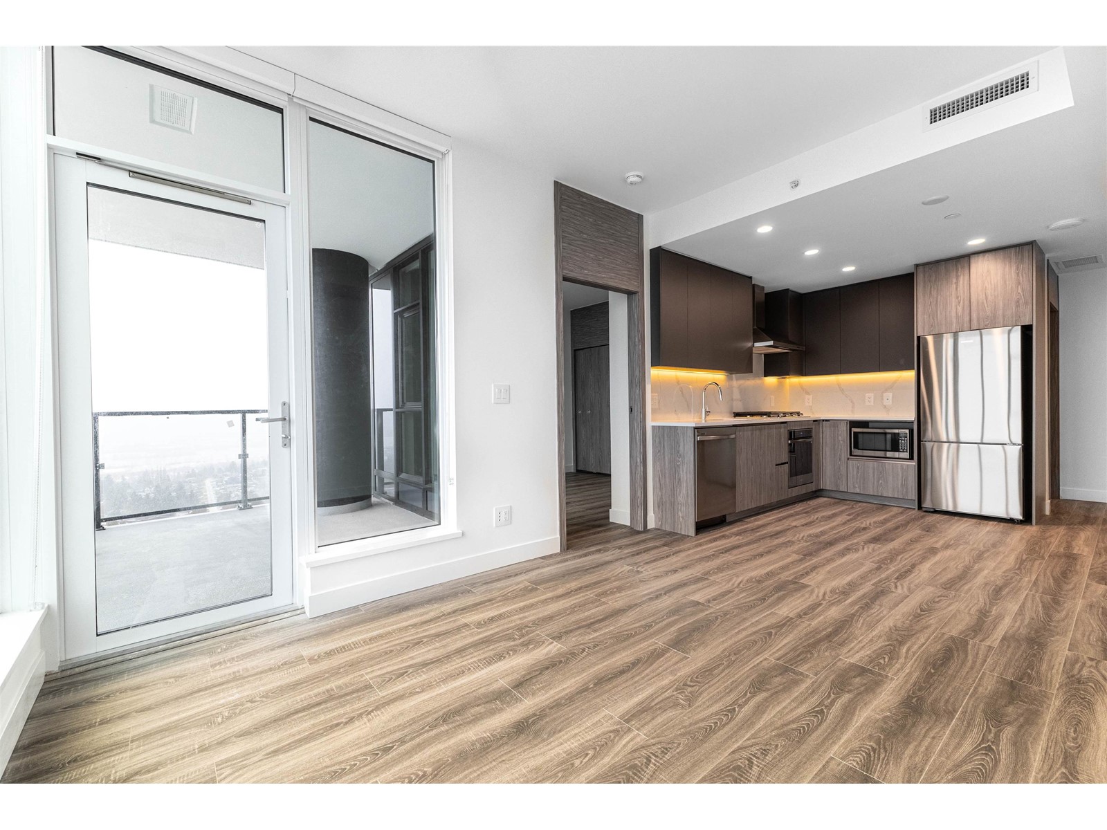 2708 10750 135a Street, Surrey, British Columbia  V3T 0V4 - Photo 3 - R2977436