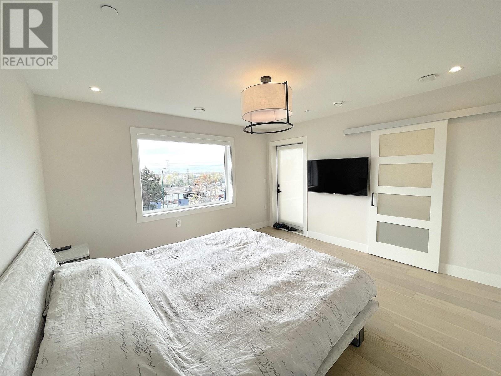 Listing Picture 13 of 40 : 1633 SE MARINE DRIVE, Vancouver / 溫哥華 - 魯藝地產 Yvonne Lu Group - MLS Medallion Club Member