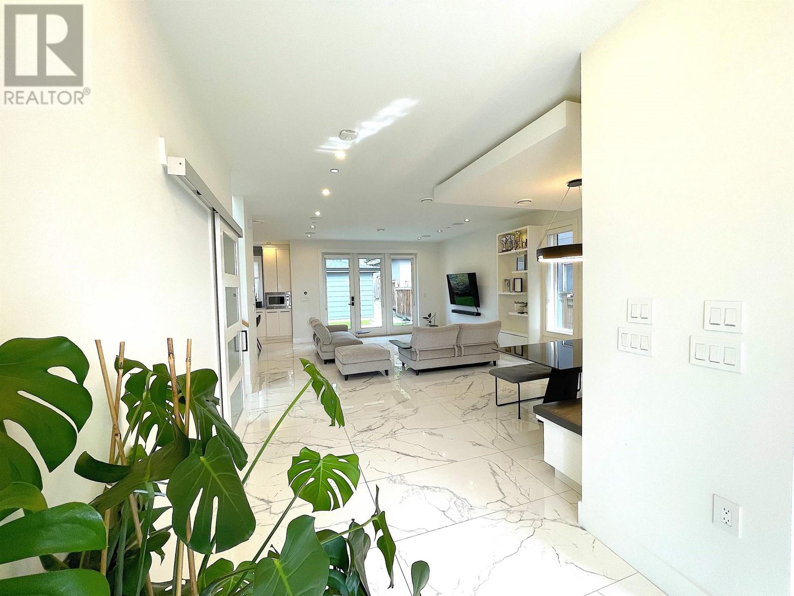 Listing Picture 7 of 40 : 1633 SE MARINE DRIVE, Vancouver / 溫哥華 - 魯藝地產 Yvonne Lu Group - MLS Medallion Club Member