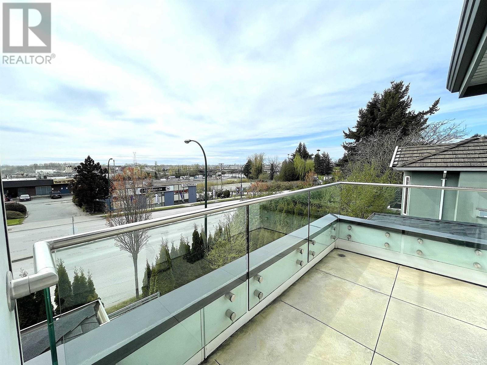 Listing Picture 17 of 40 : 1633 SE MARINE DRIVE, Vancouver / 溫哥華 - 魯藝地產 Yvonne Lu Group - MLS Medallion Club Member