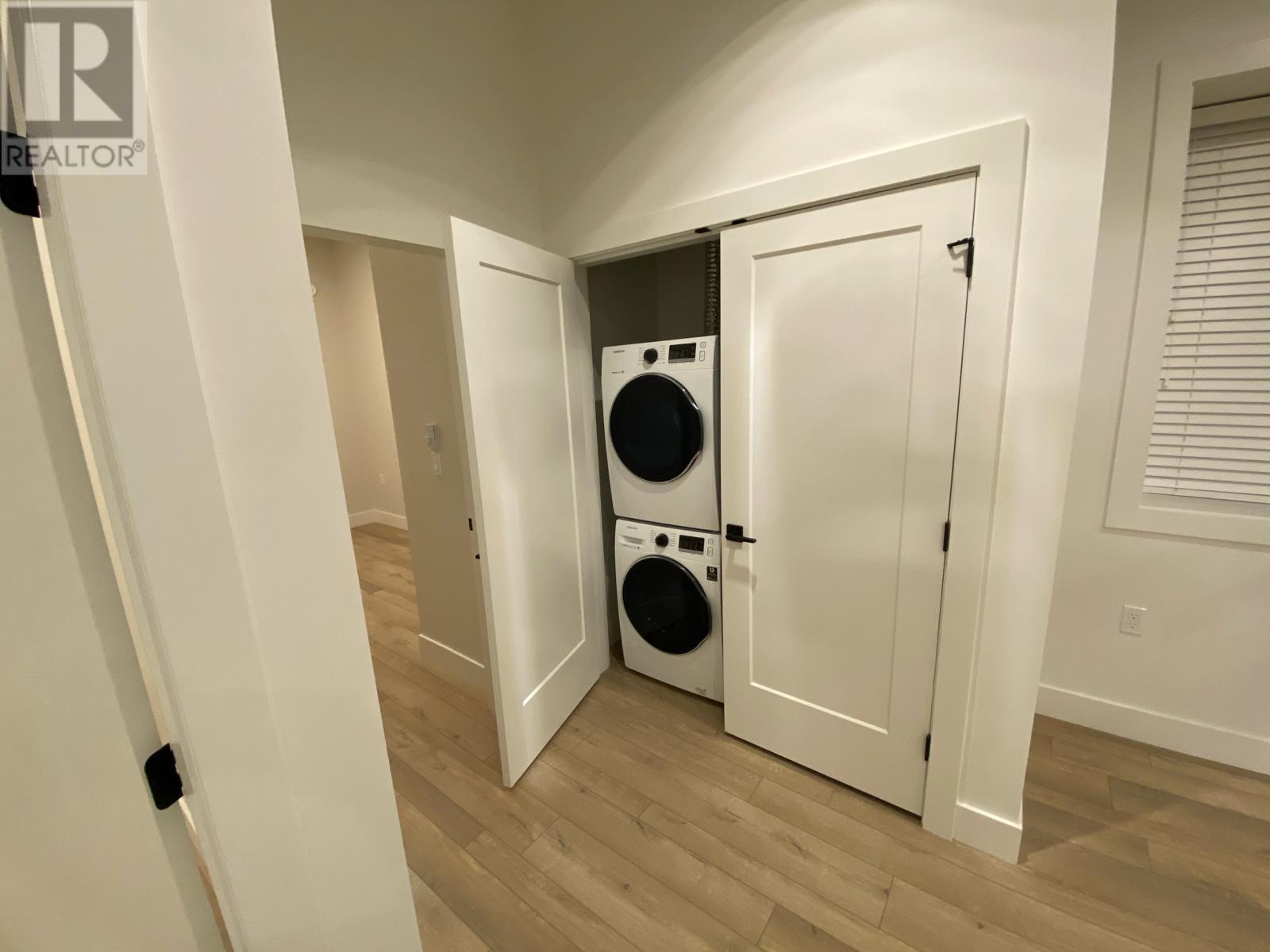 Listing Picture 39 of 40 : 1633 SE MARINE DRIVE, Vancouver / 溫哥華 - 魯藝地產 Yvonne Lu Group - MLS Medallion Club Member