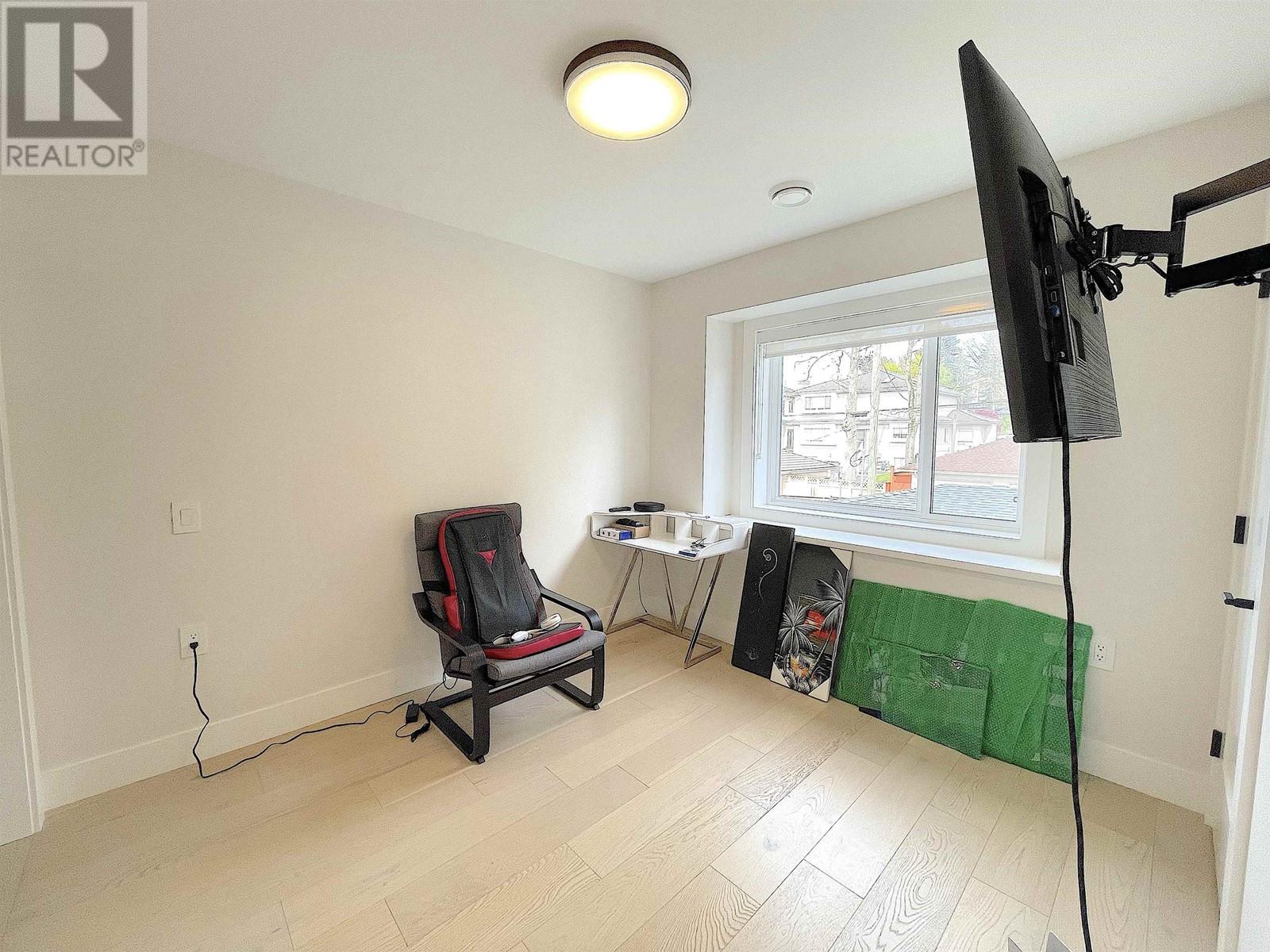 Listing Picture 20 of 40 : 1633 SE MARINE DRIVE, Vancouver / 溫哥華 - 魯藝地產 Yvonne Lu Group - MLS Medallion Club Member