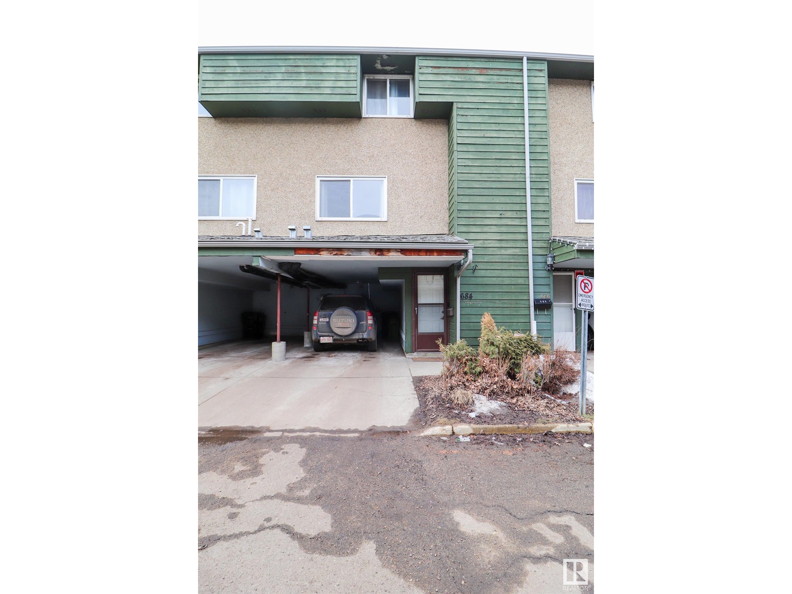 Property at 684 ABBOTTSFIELD RD NW image 1