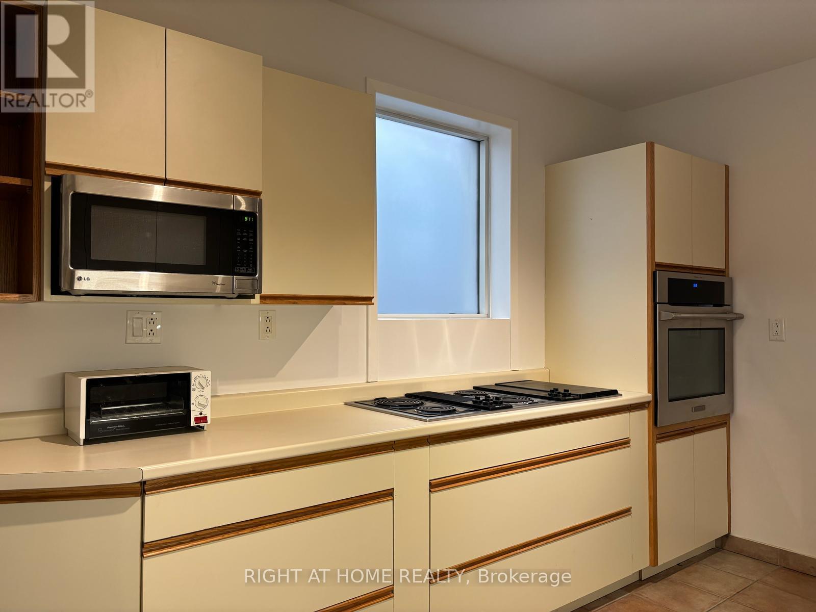 A - 3152 Dundas Street W, Toronto, Ontario  M6P 2A1 - Photo 6 - W12035779