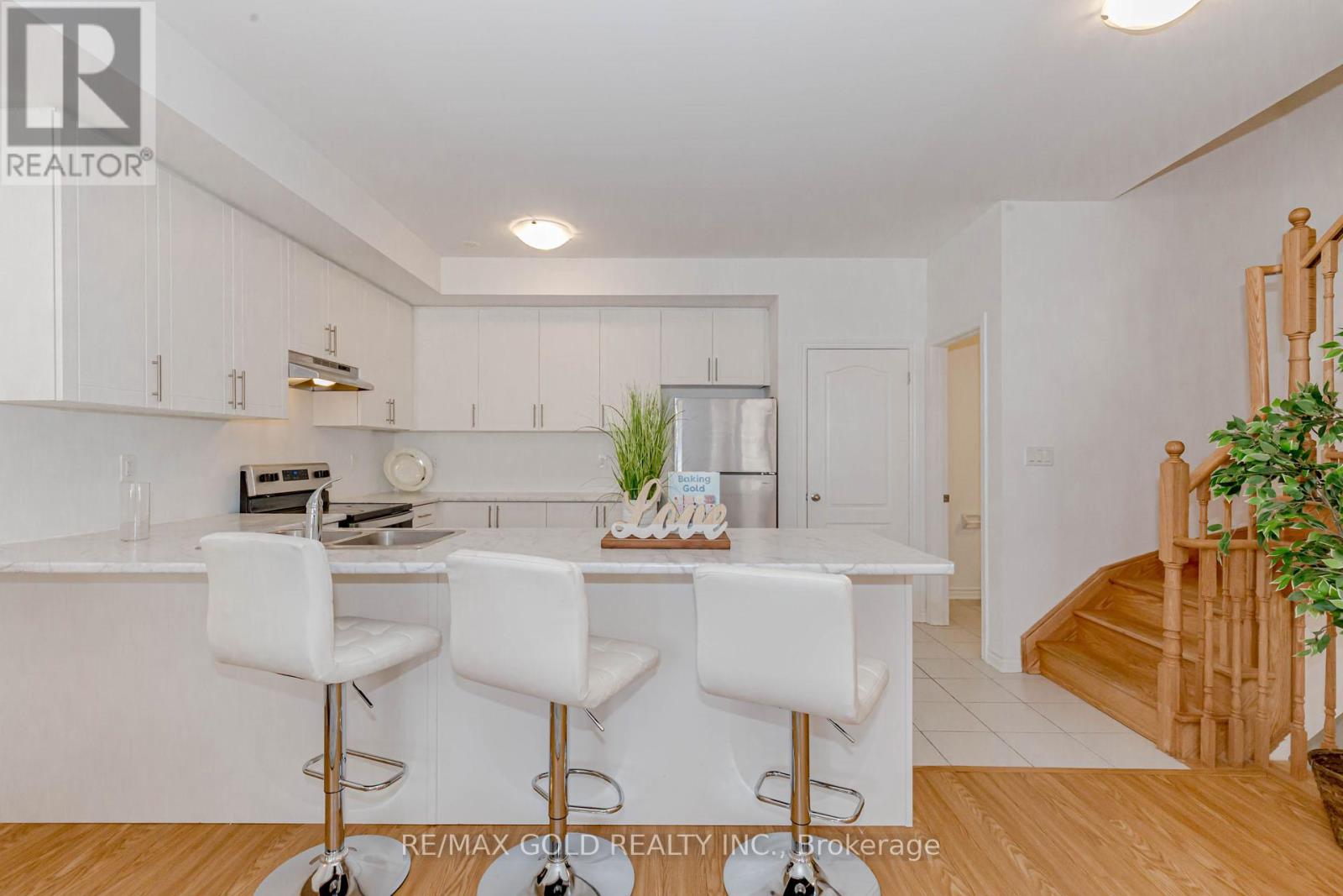 15 Tiveron Avenue, Caledon, Ontario  L7C 4L4 - Photo 8 - W12035803