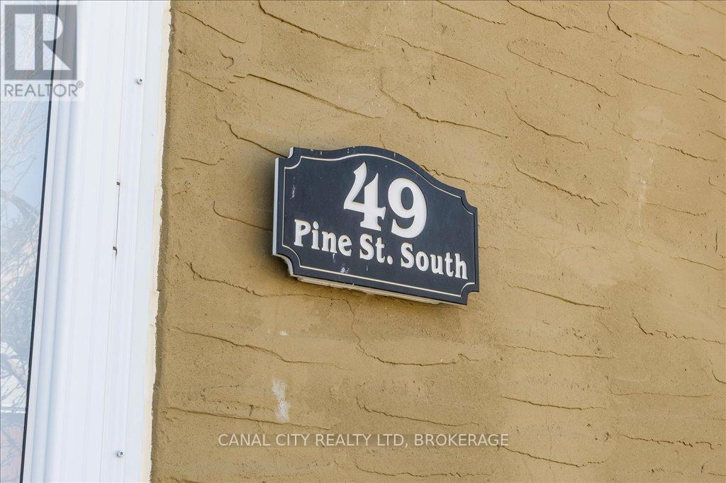 Property at 49 PINE STREET S image 3