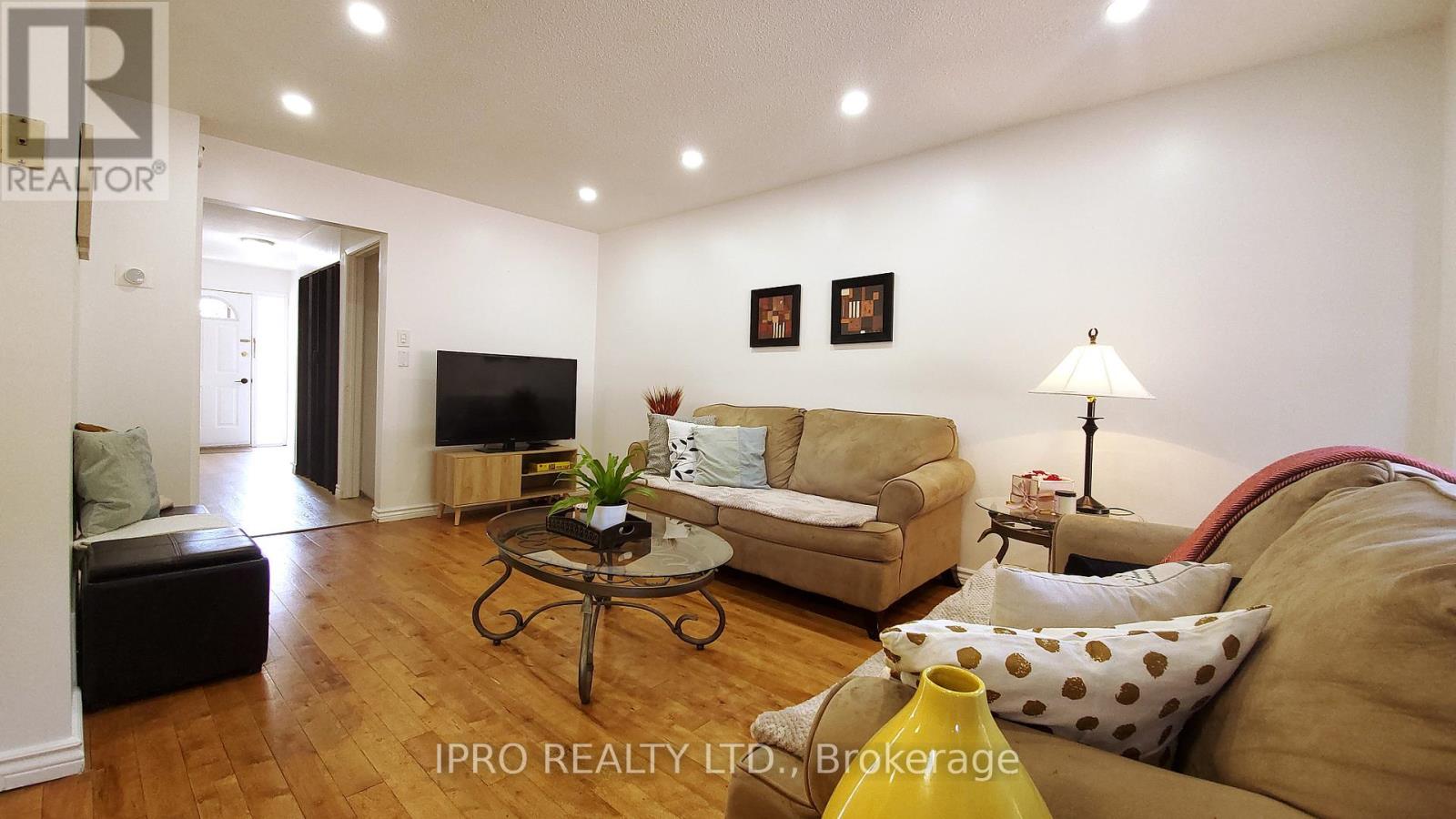 Property at 6 - 6 CARISBROOKE COURT image 5