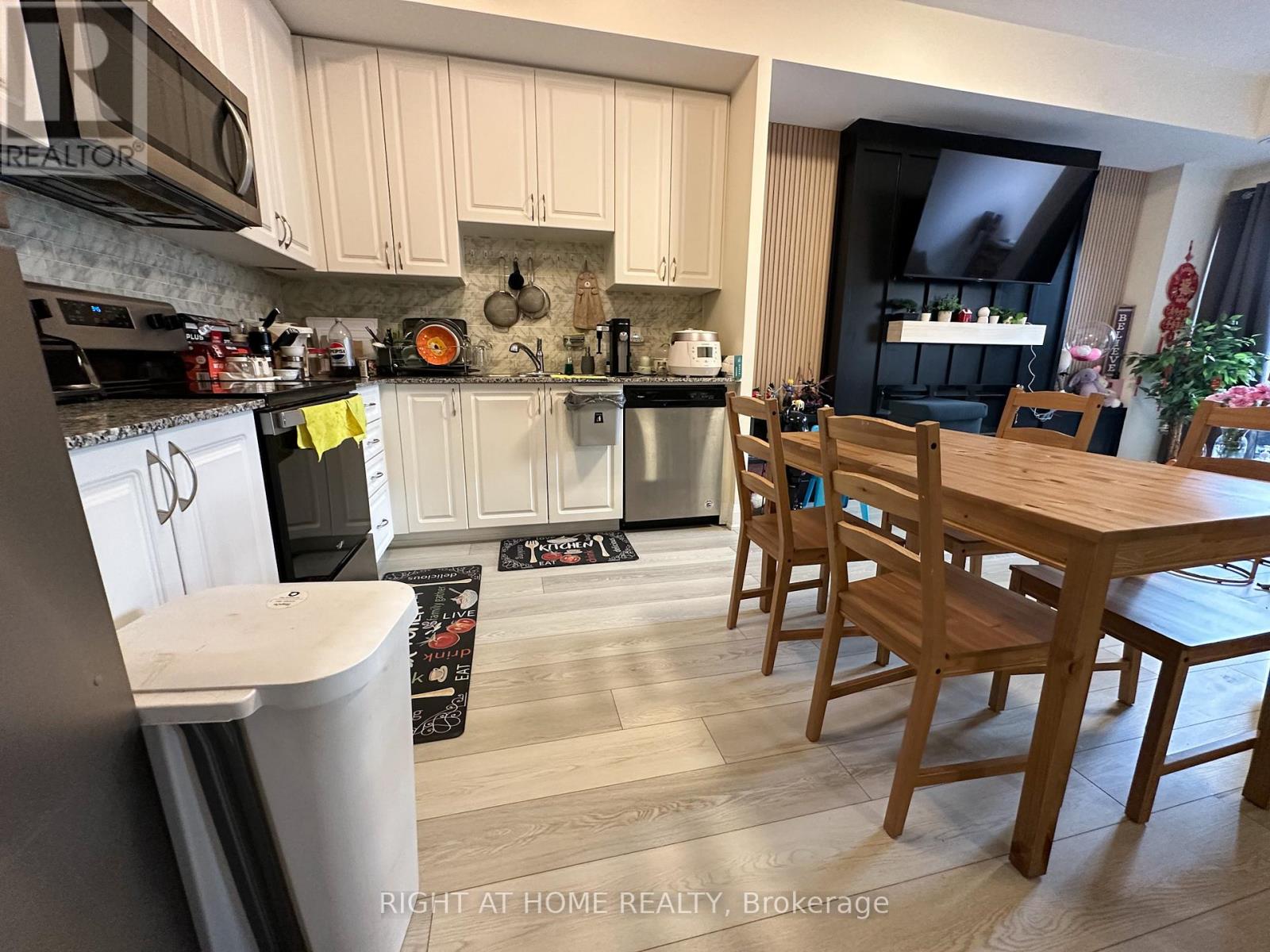 B302 - 5279 Highway 7 Road, Vaughan, Ontario  L4L 0J1 - Photo 8 - N12035921