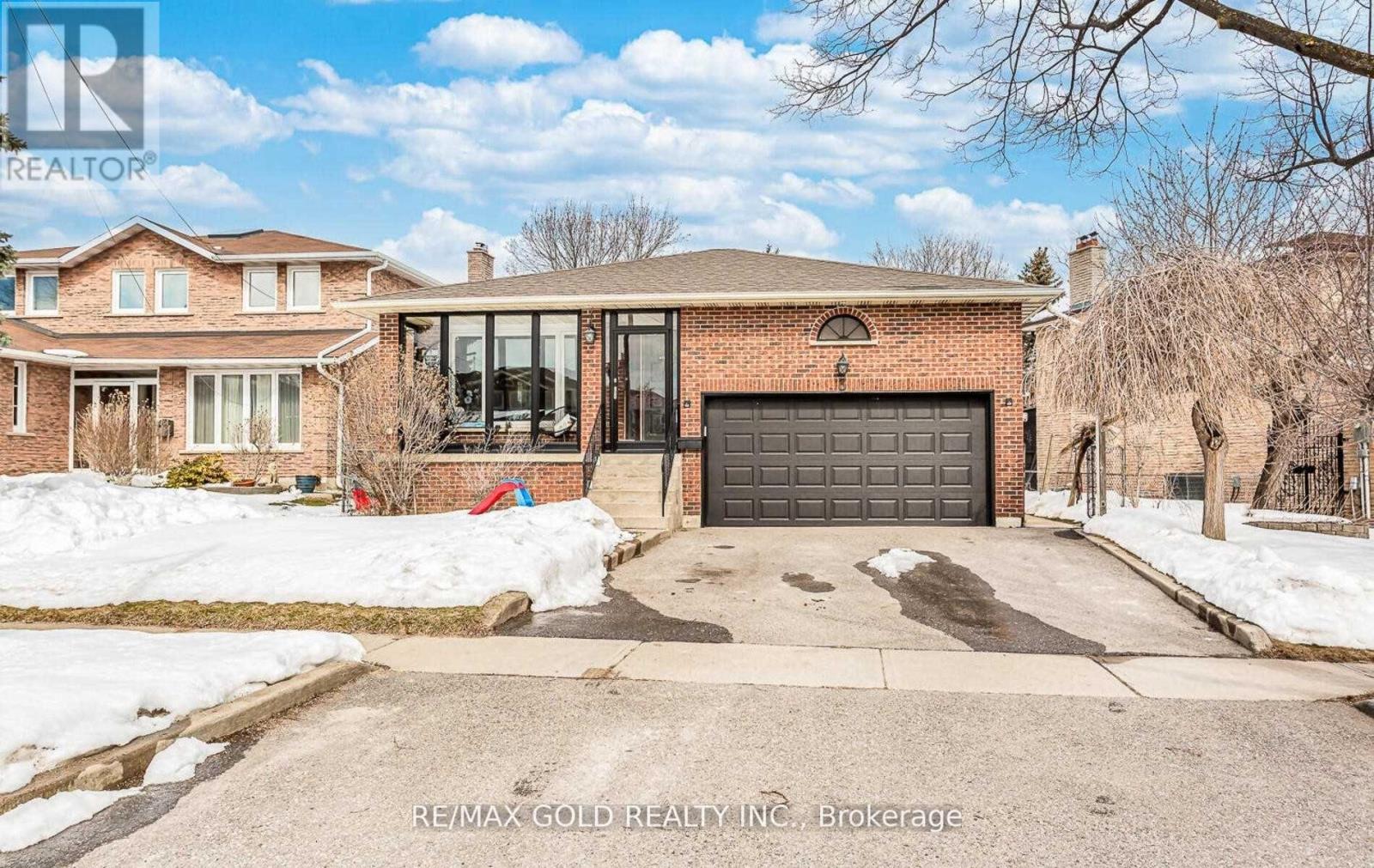 Property at 3 PANORAMA CRESCENT N image 1