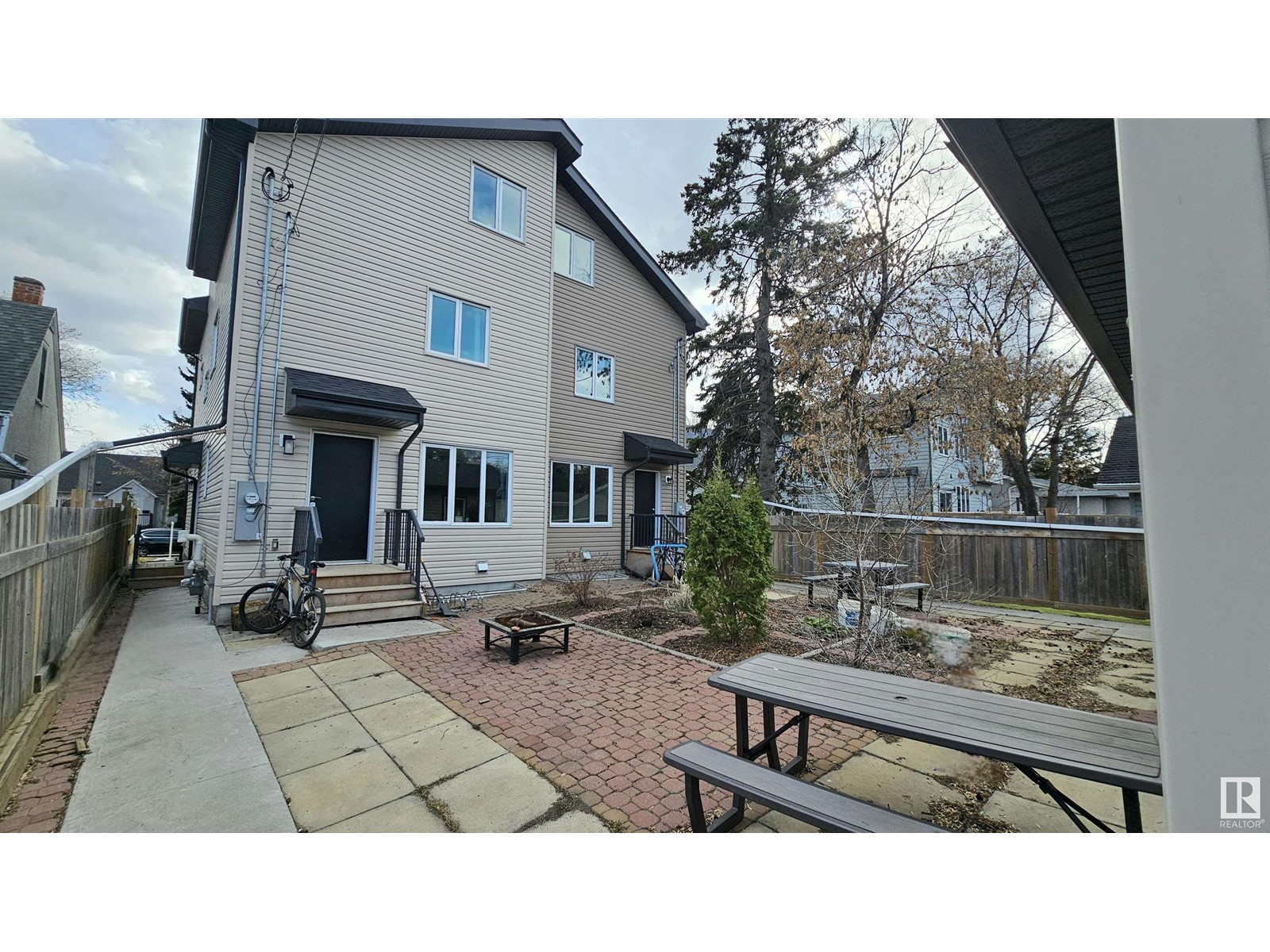 Property at 11146 78 AV NW image 2