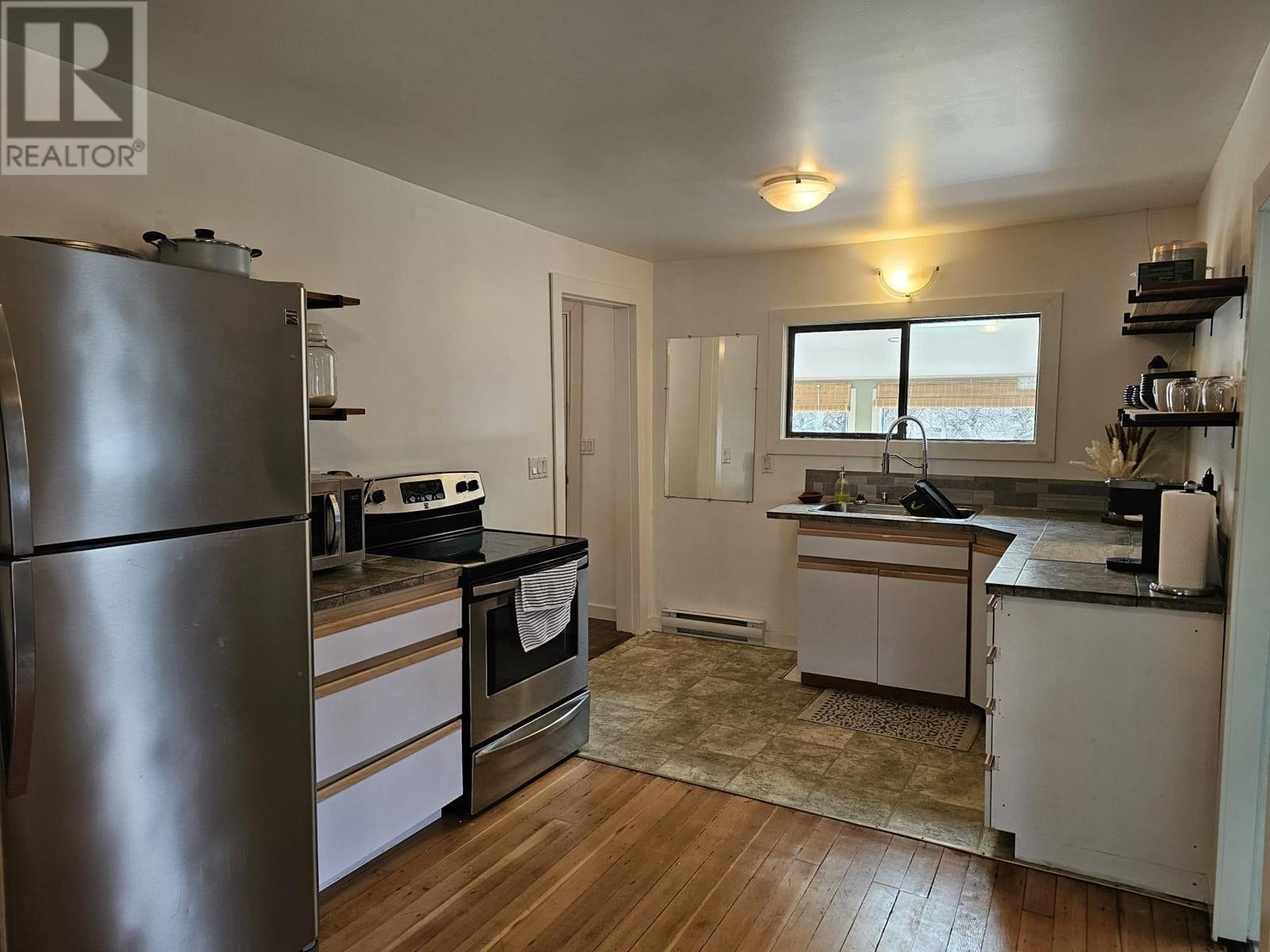 5271 Coleborn Street, Other Islands, British Columbia  V0N 3K0 - Photo 9 - R2980854
