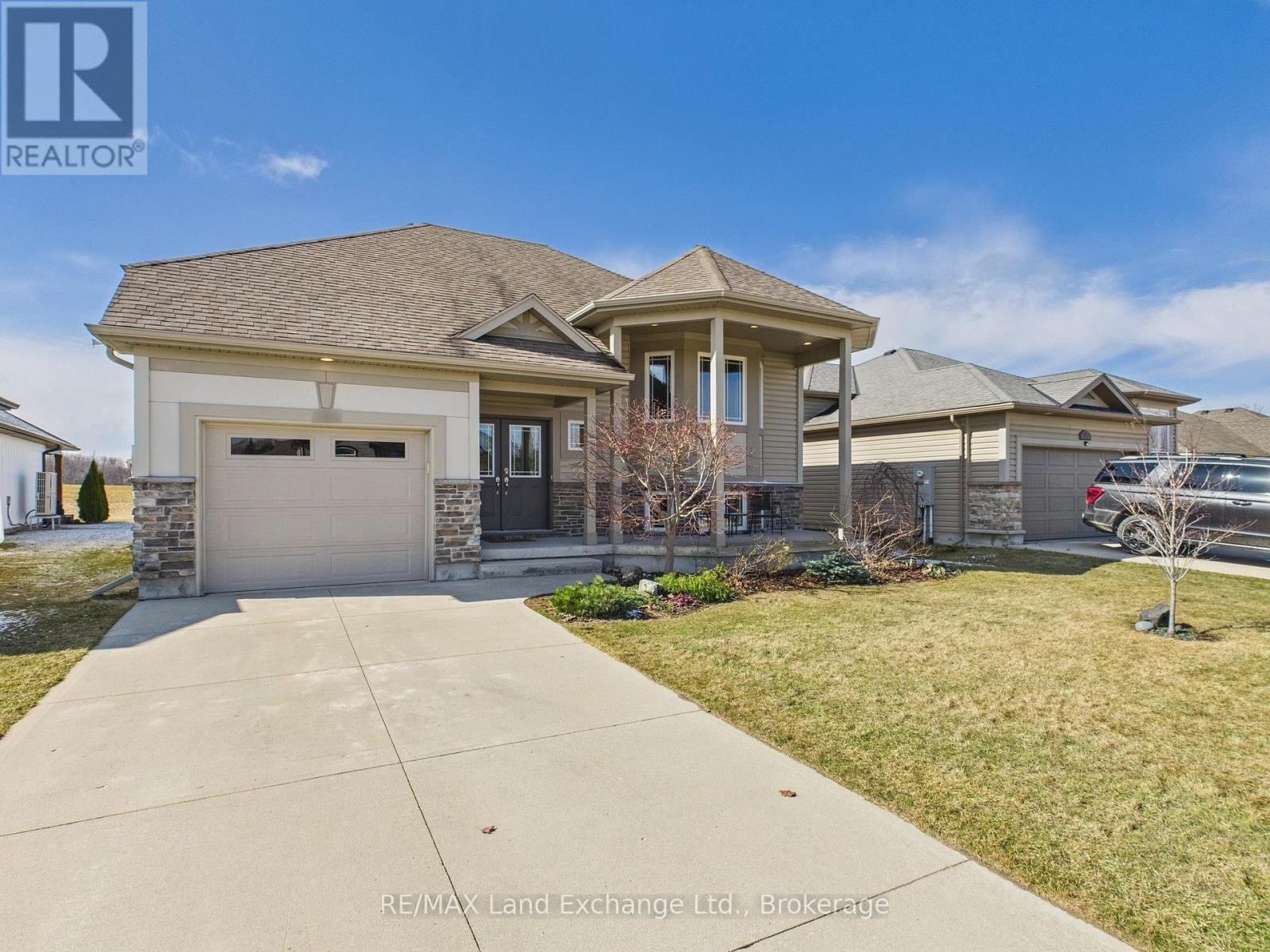 60 - 529 Stornoway Way, Huron-Kinloss, Ontario  N2Z 0A4 - Photo 2 - X12035998
