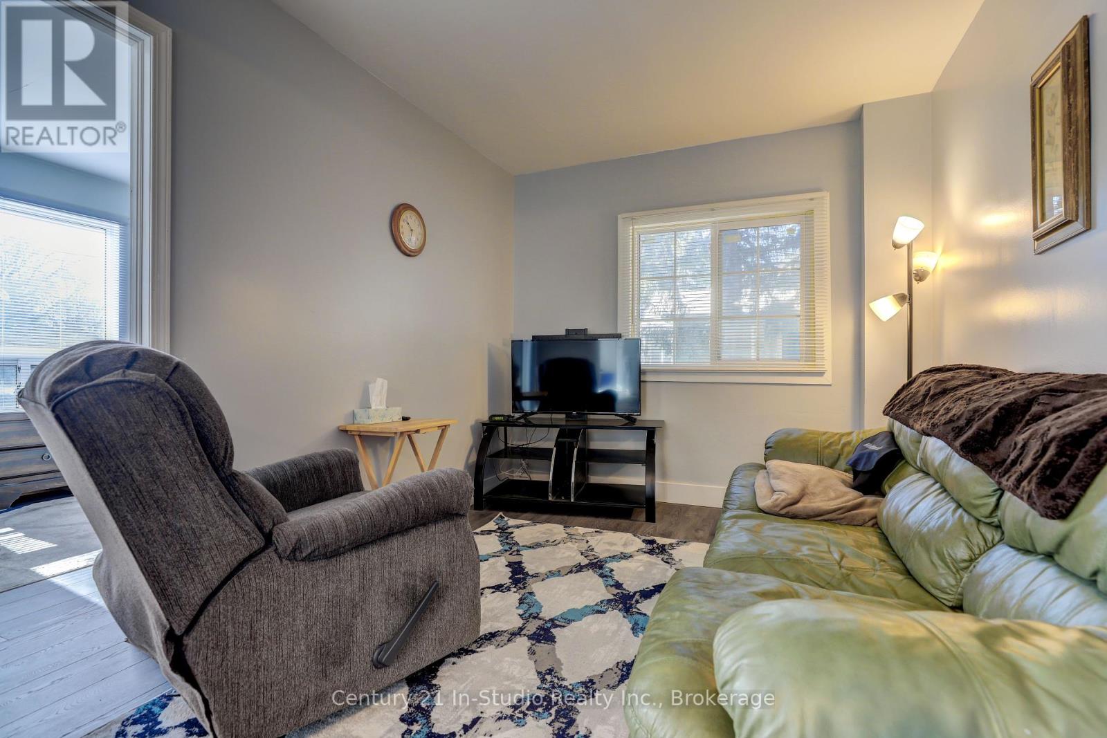 103 King Street, Kincardine, Ontario  N0G 2T0 - Photo 18 - X12035558