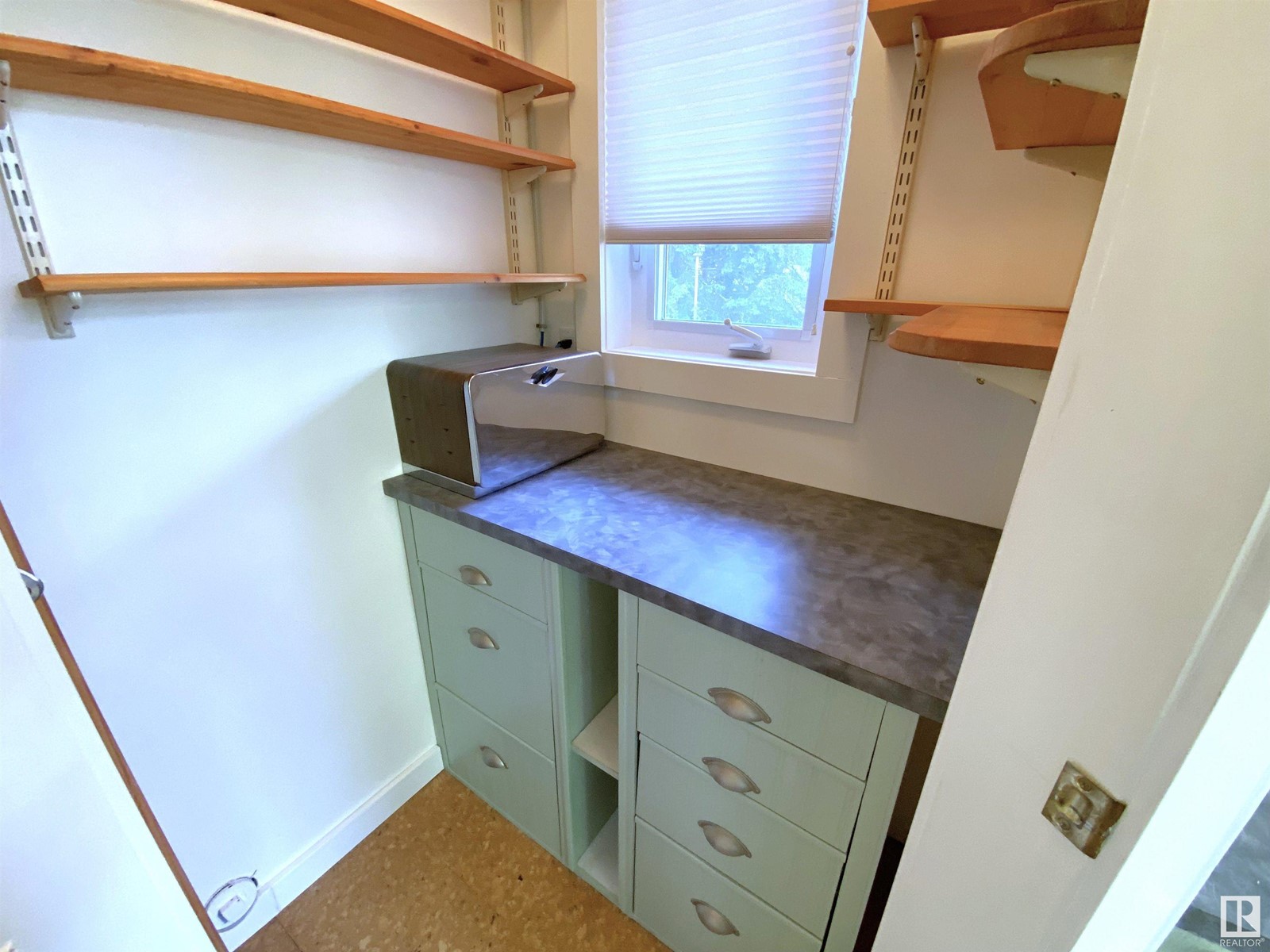 Property at 628 LAKESIDE PT image 1