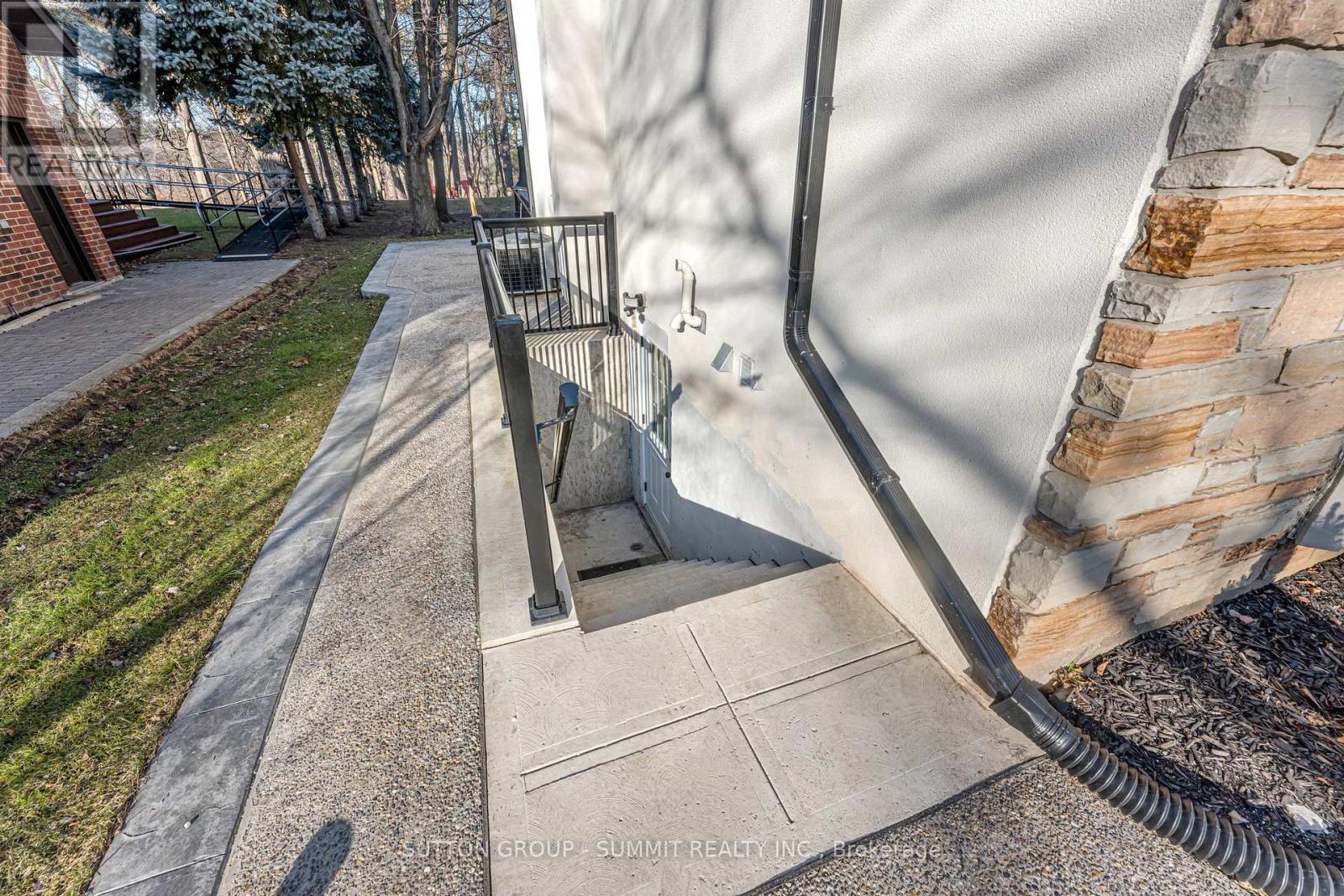 4073 Summit Court, Mississauga, Ontario  L5L 3C2 - Photo 41 - W12036025