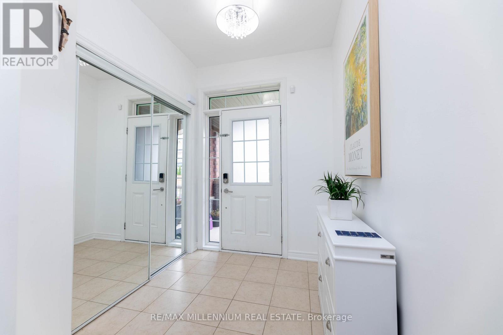 Property at 9 PENDULUM CIRCLE image 3