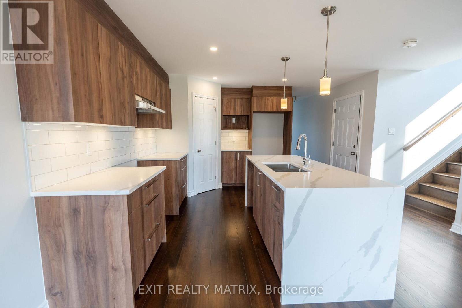 Property at 724 WALTON STREET image 4