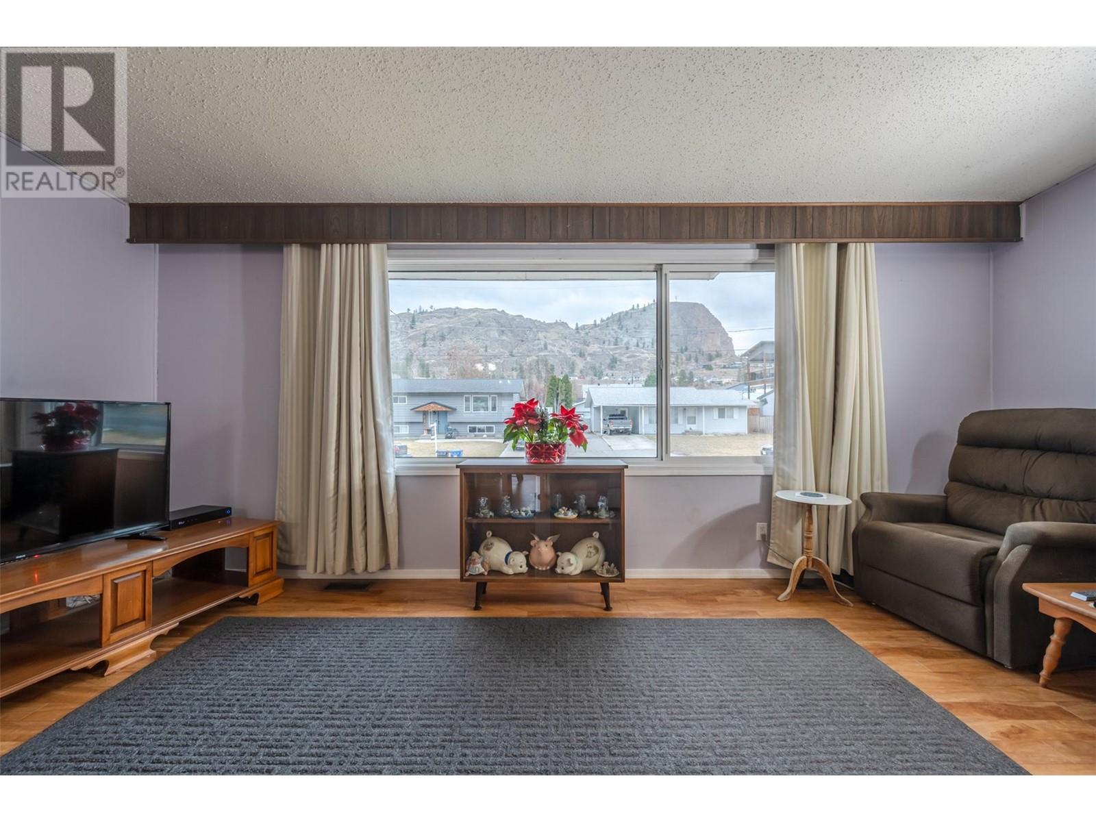 Property at 824 Birch Street image 4